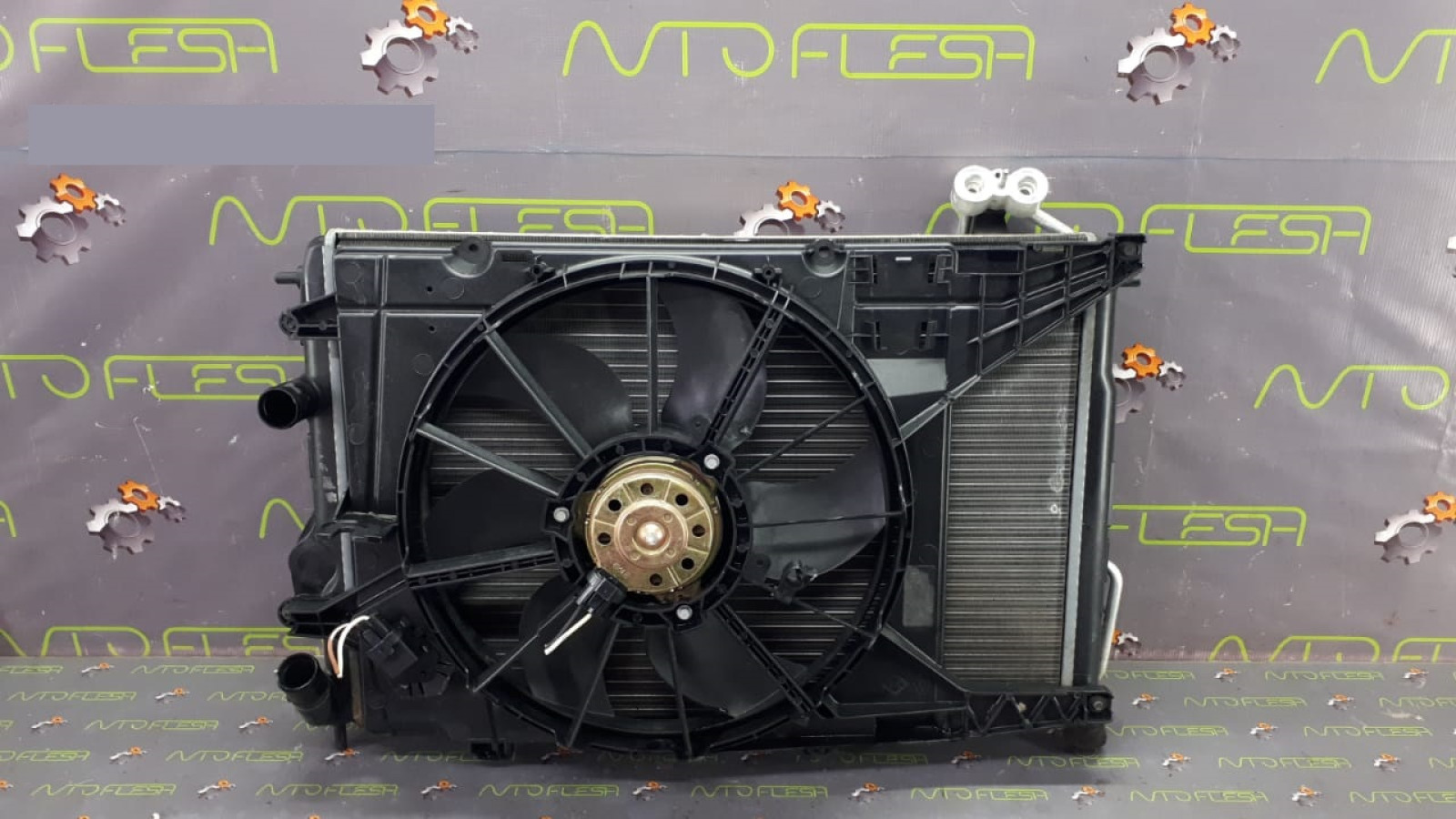Б/у вентилятор радиатора/ диффузор вентилятора 8200063257 для Renault Megane I