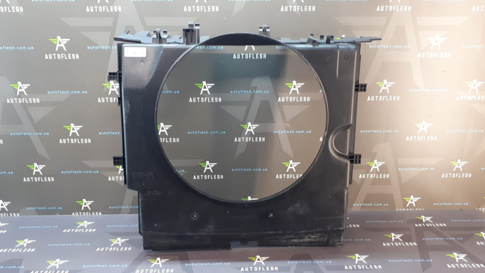 Б/у диффузор вентилятора A6395004400, A6395051955 для Mercedes Viano/ Vito Б/у диффузор вентилятора A6395004400, A6395051955 для Mercedes Viano/ Vito