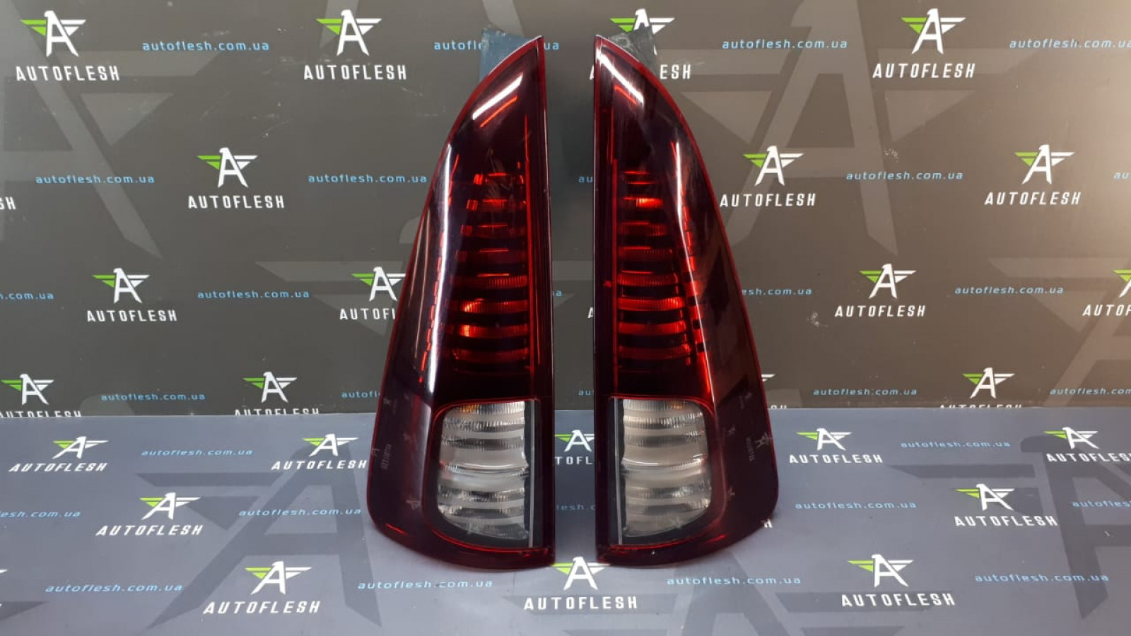 Б/у фонарь задний правый-левый 8200394722, 8200394724 для Renault Espace IV Б/у фонарь задний правый-левый 8200394722, 8200394724 для Renault Espace IV