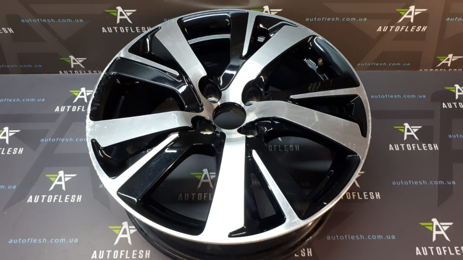 Б/у диск легкосплавный 9678398277, 6.5x17/ ET20, 4x108 для Peugeot 207/ 208/ 2008/ 3008 Б/у диск легкосплавный 9678398277, 6.5x17/ ET20, 4x108 для Peugeot 207/ 208/ 2008/ 3008