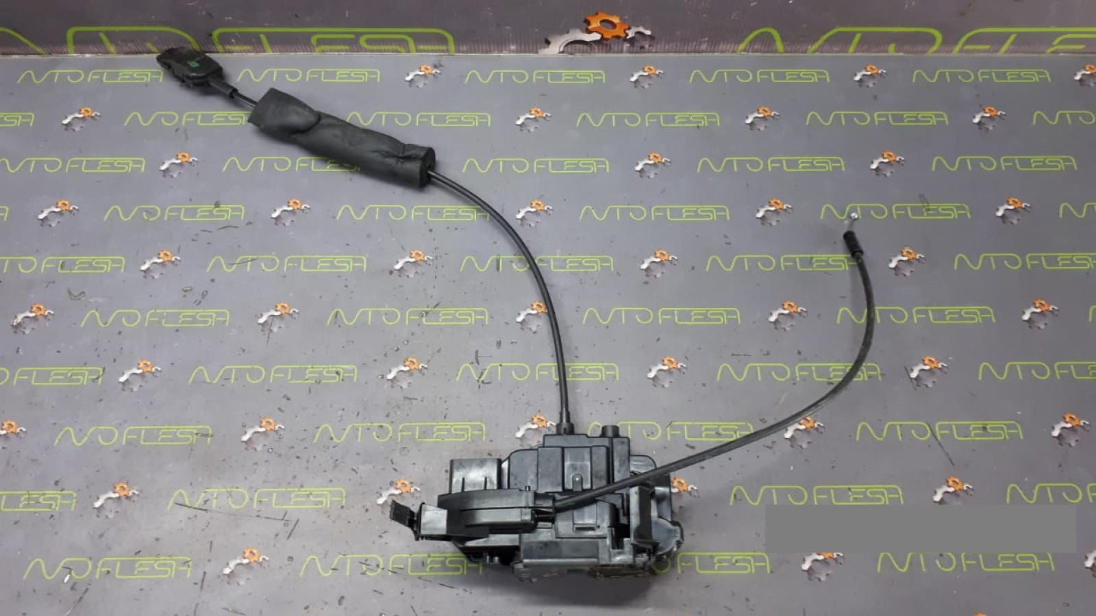 Б/у замок задней левой двери 825030574R для Renault Megane III