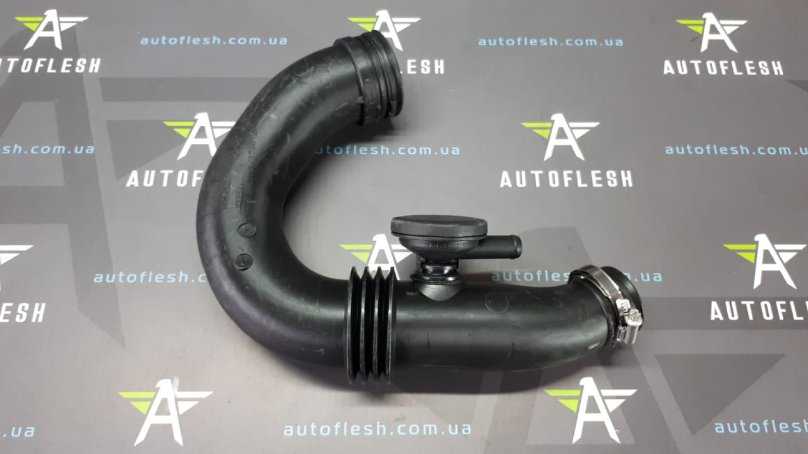 Б/у патрубок турбины 8200143788, 1.5 dCi для Dacia/ Renault