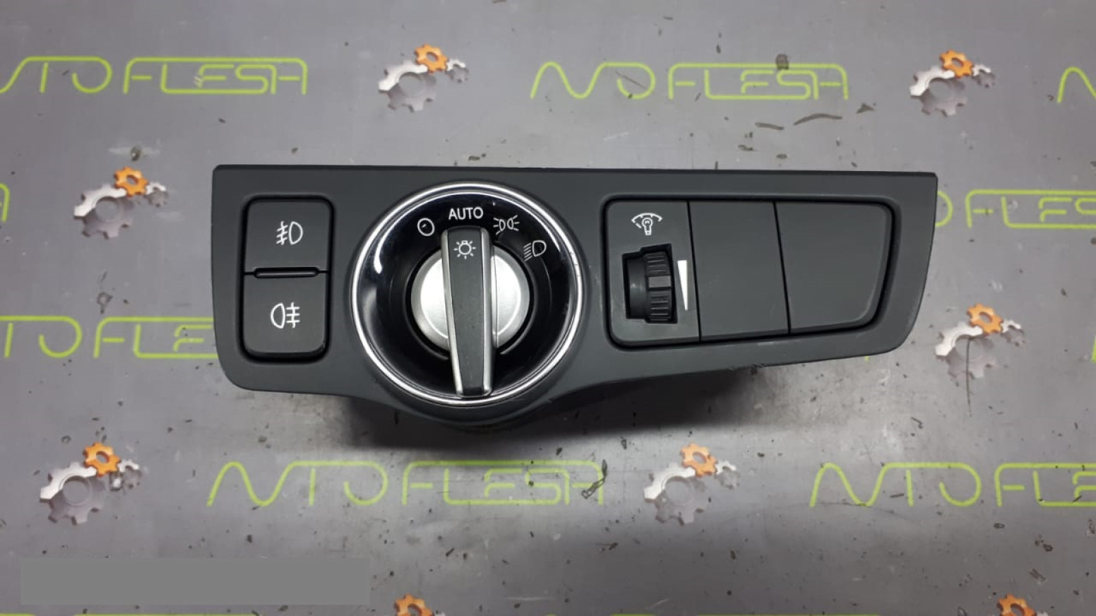 Б/у переключатель света фар 933003Z050 для Hyundai i40 Б/у переключатель света фар 933003Z050 для Hyundai i40