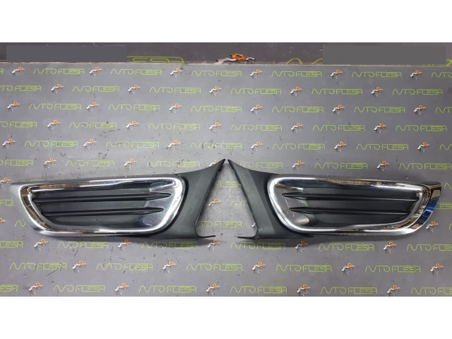 Б/у решетка переднего бампера 9682332377, 9682332477 для Citroen C3 Picasso