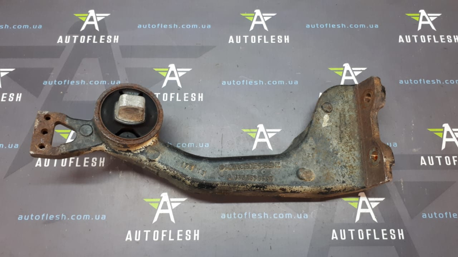 Б/у кронштейн редуктора A6393530695 для Mercedes Viano/ Vito