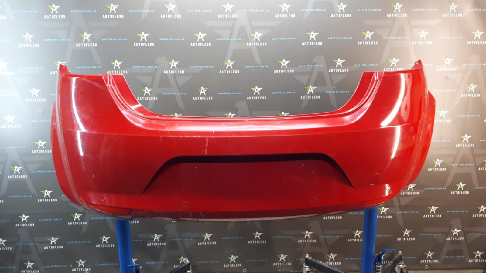 Б/у бампер задний в сборе под парктроник 1P0807421 для Seat Leon Б/у бампер задний в сборе под парктроник 1P0807421 для Seat Leon