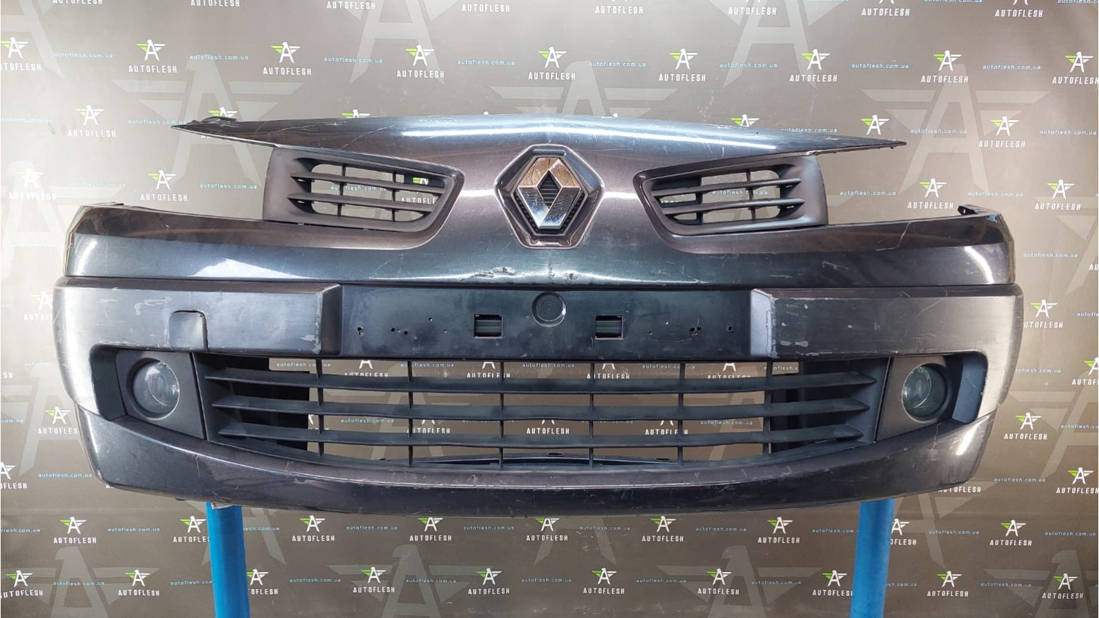 Б/у бампер передний 7701478857, 7701478055, OV21D для Renault Megane II
