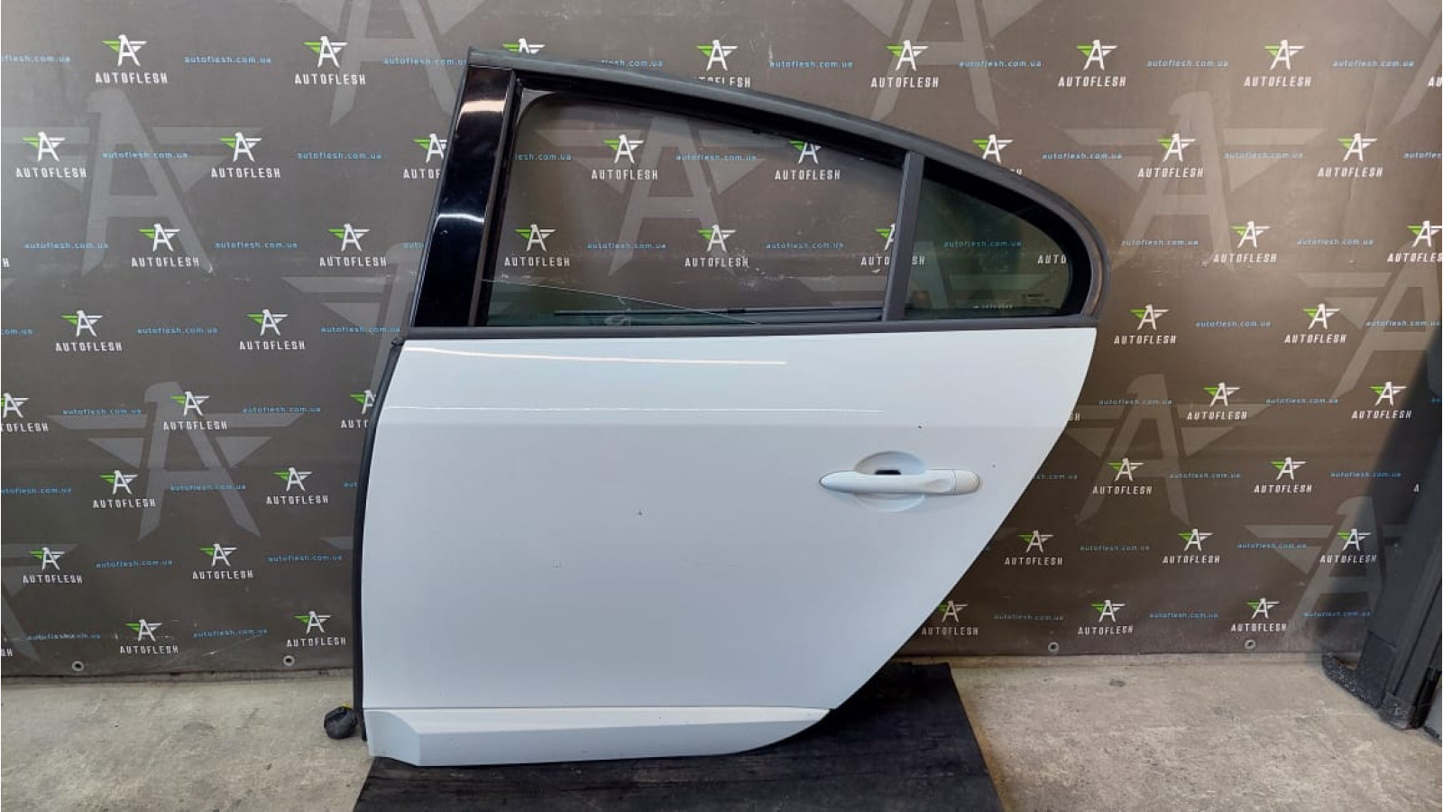 Б/у дверь задняя левая 821019710R, 821017829R для Renault Fluence