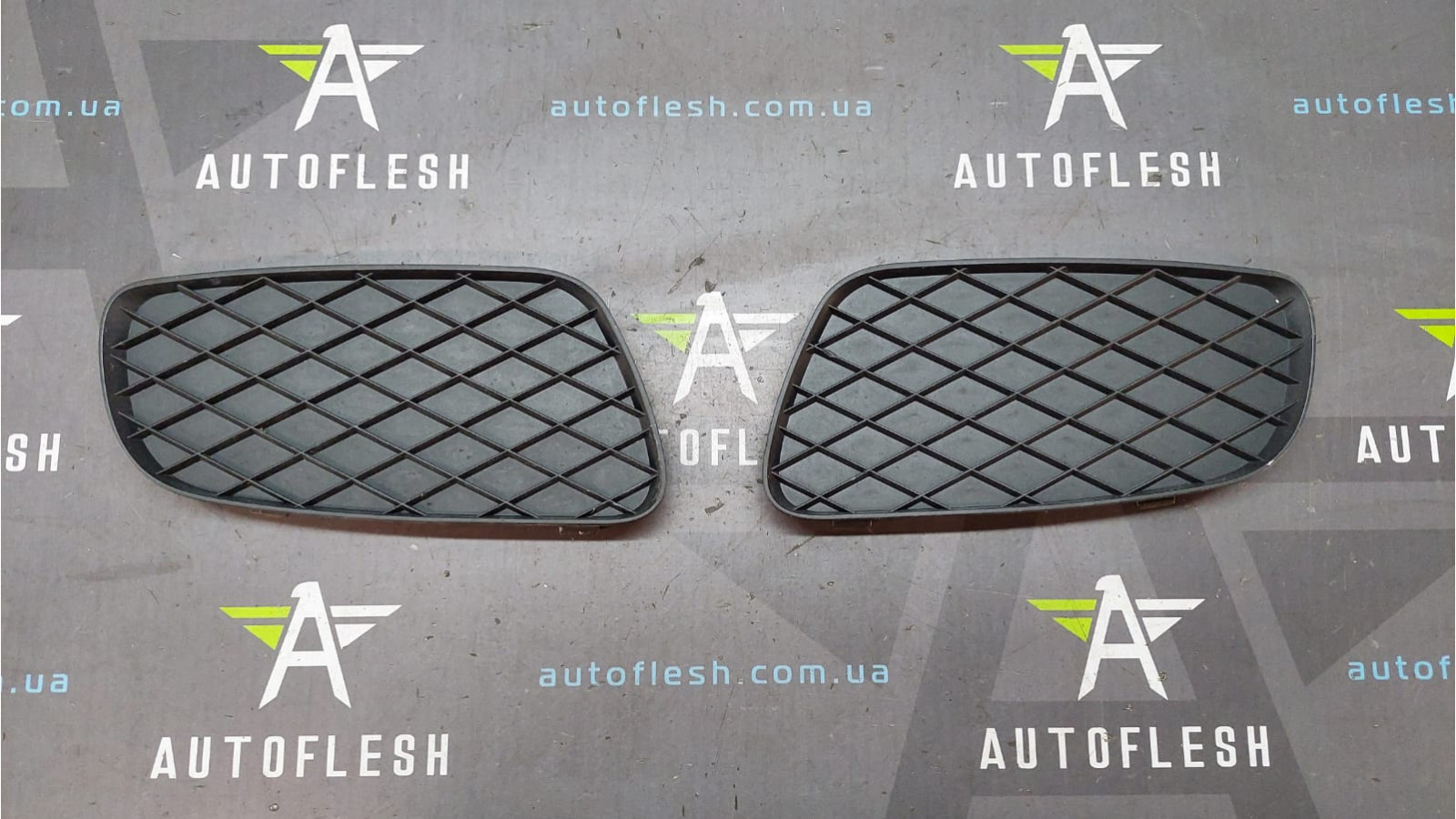 Б/у решетка в бампер A4518260224, A4518260124 для Smart ForTwo