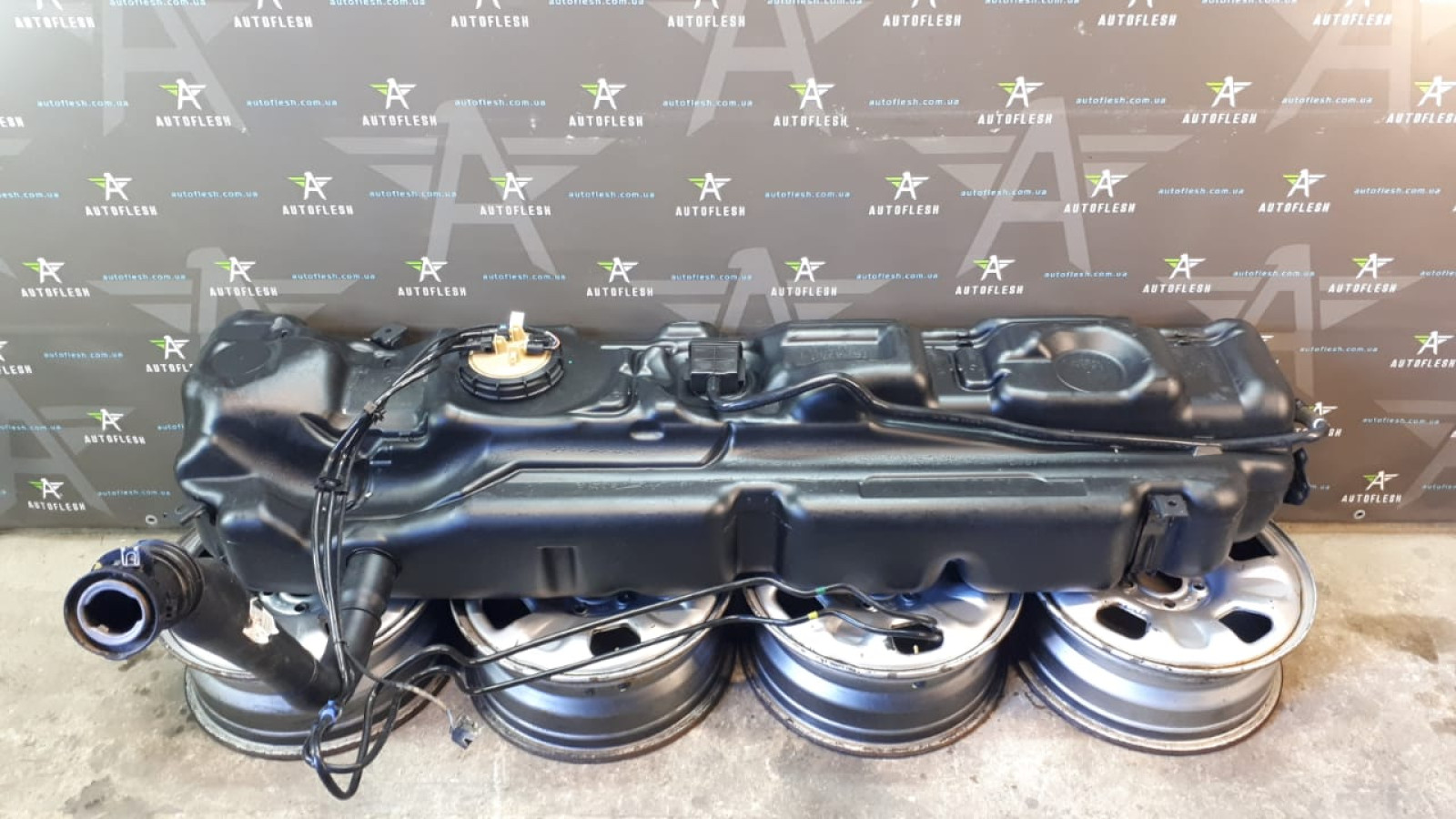 Б/у бак топливный в сборе A9064703394/ A9064712901, 100л для Mercedes Sprinter/ Volkswagen Crafter
