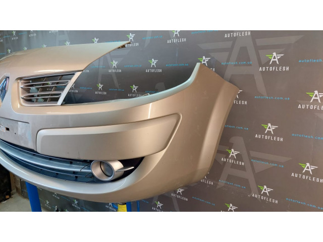 Б/у бампер передний в сборе 8200592325 для Renault Scenic II Б/у бампер передний в сборе 8200592325 для Renault Scenic II