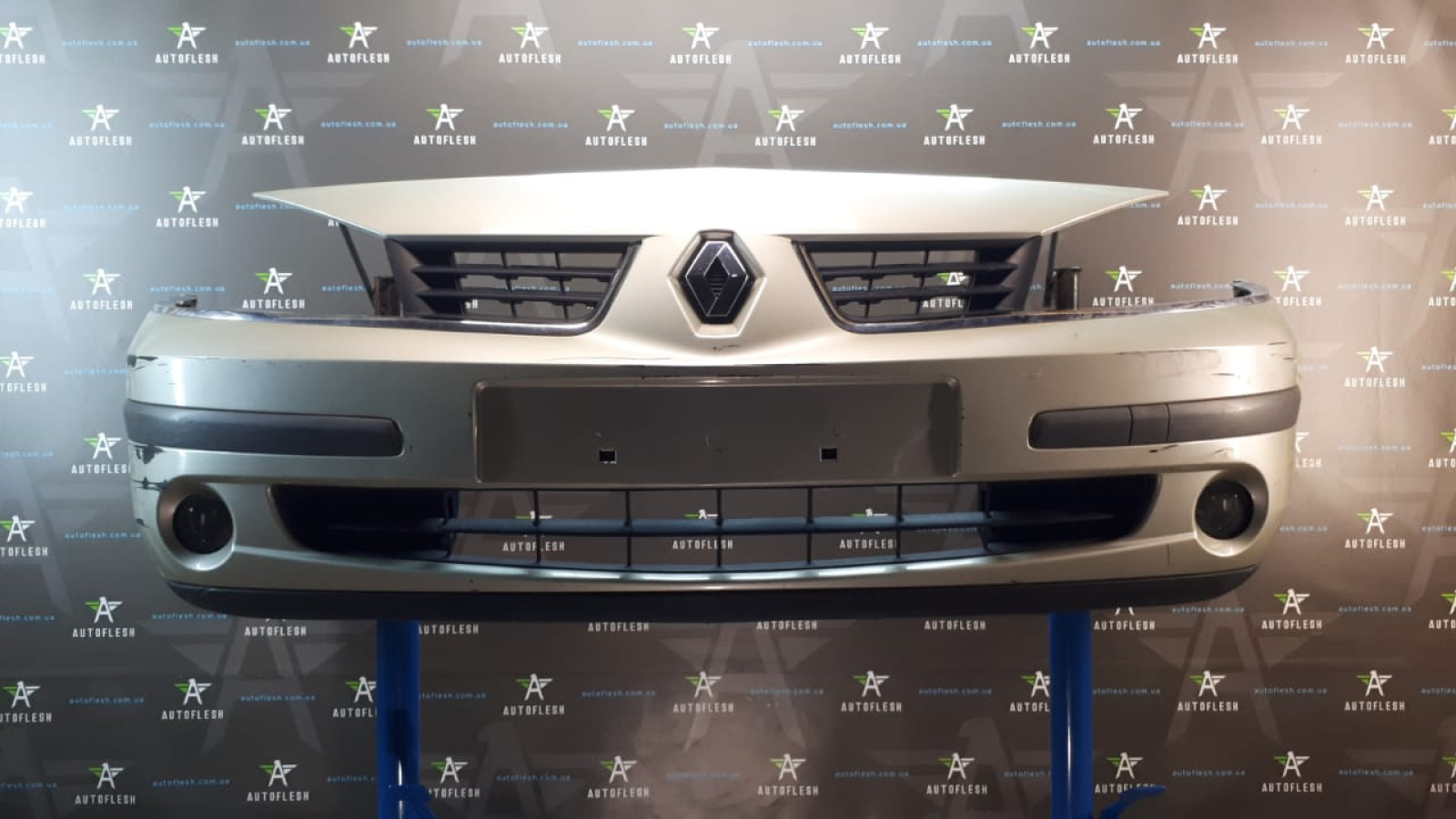Б/у бампер передний в сборе (хром, туманки) для Renault Laguna II