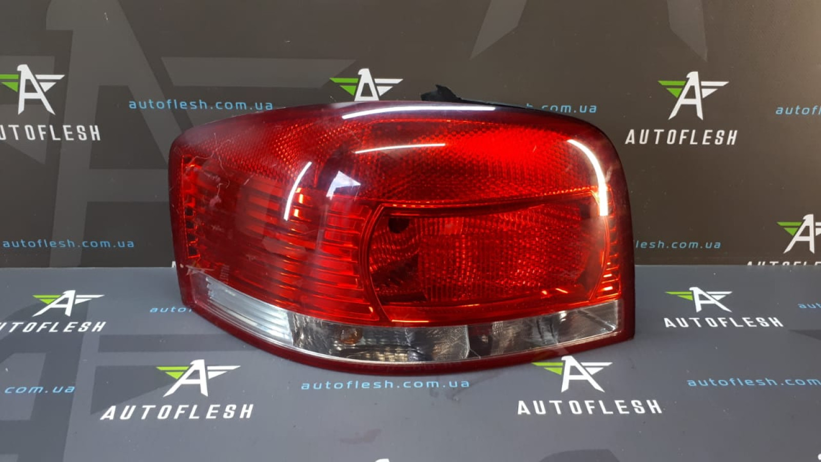 Б/у фонарь задний левый 8P0945095 для Audi A3