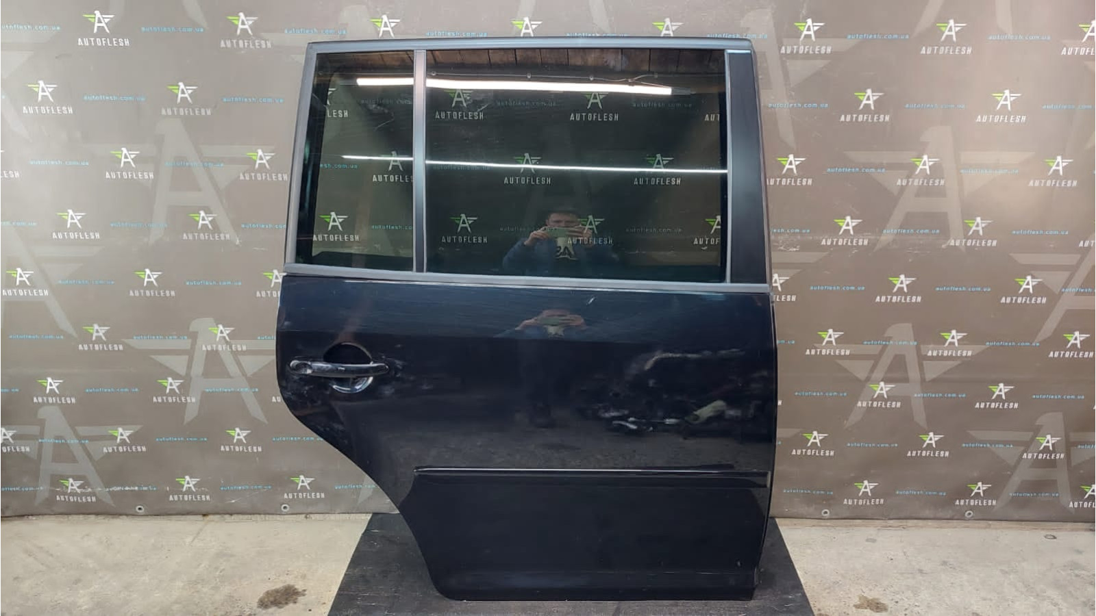 Б/у дверь задняя правая 1T0833056S для Volkswagen Touran Б/у дверь задняя правая 1T0833056S для Volkswagen Touran