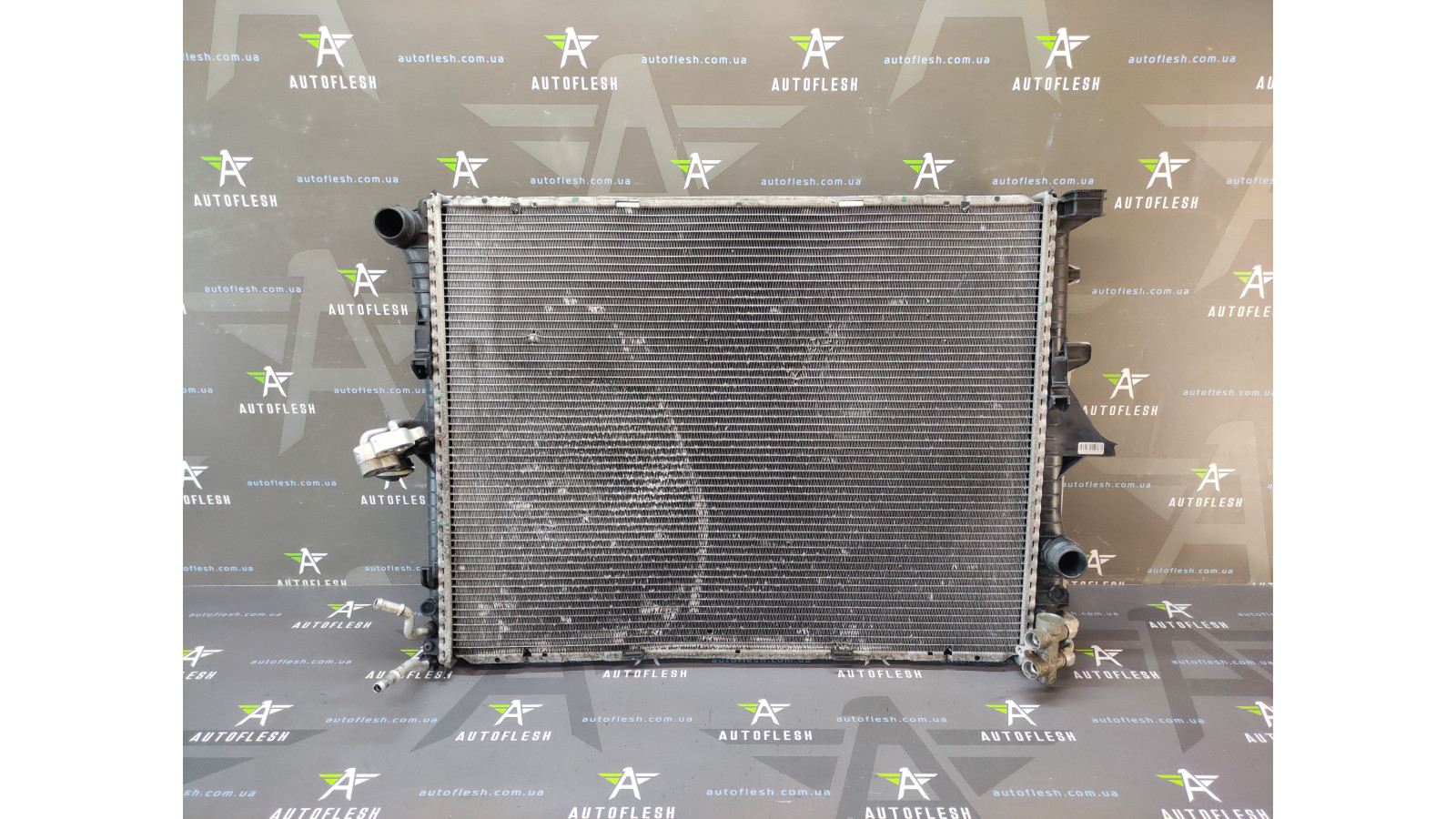 Б/в радіатор охолодження двигуна 7L6121253B для Audi Q7/Porsche Cayenne/Volkswagen Touareg