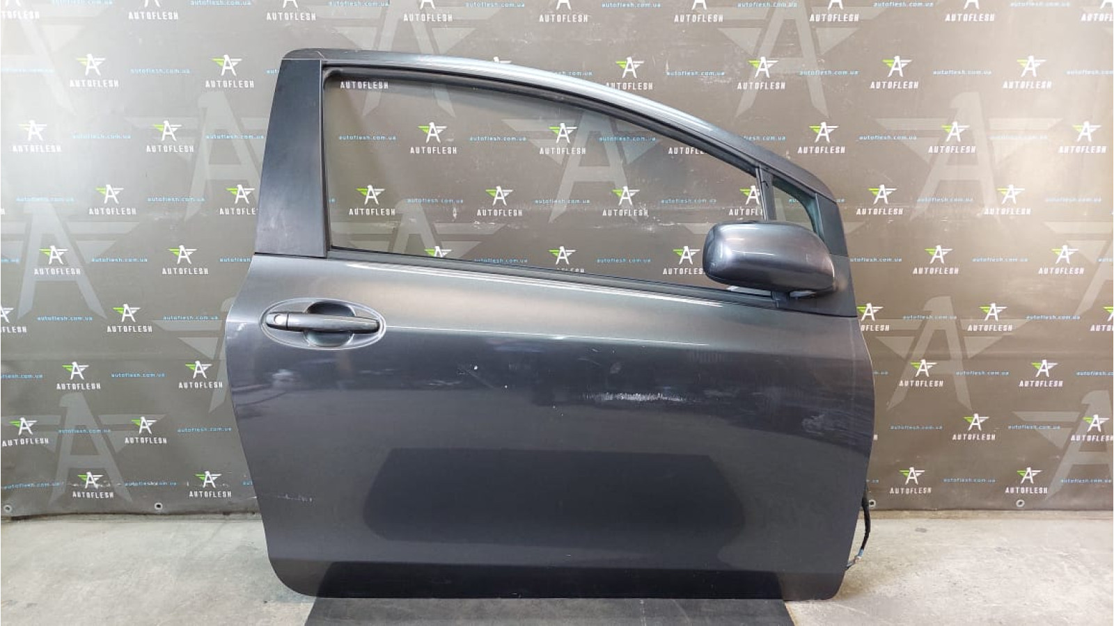 Б/у дверь передняя правая 670010D180 для Toyota Yaris