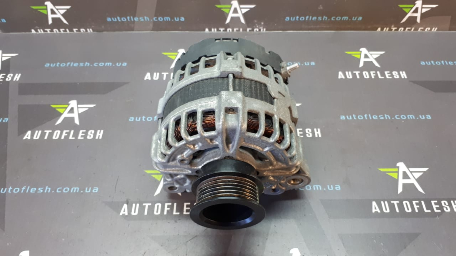 Б/у генератор 30659580, 0125812009 для Volvo