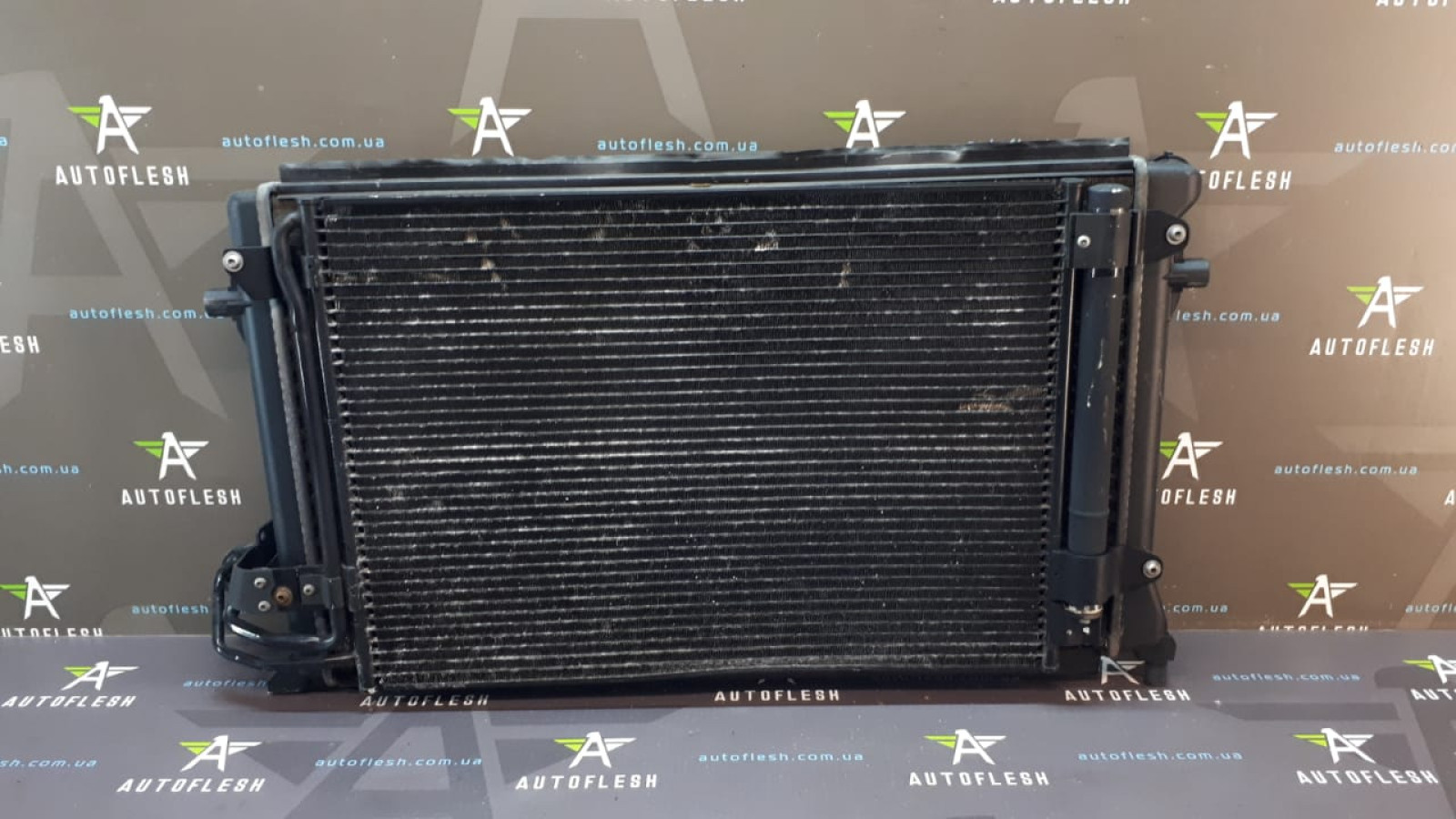 Б/у радиатор кондиционера 1K0820411G для Audi/ Seat/ Skoda/ Volkswagen