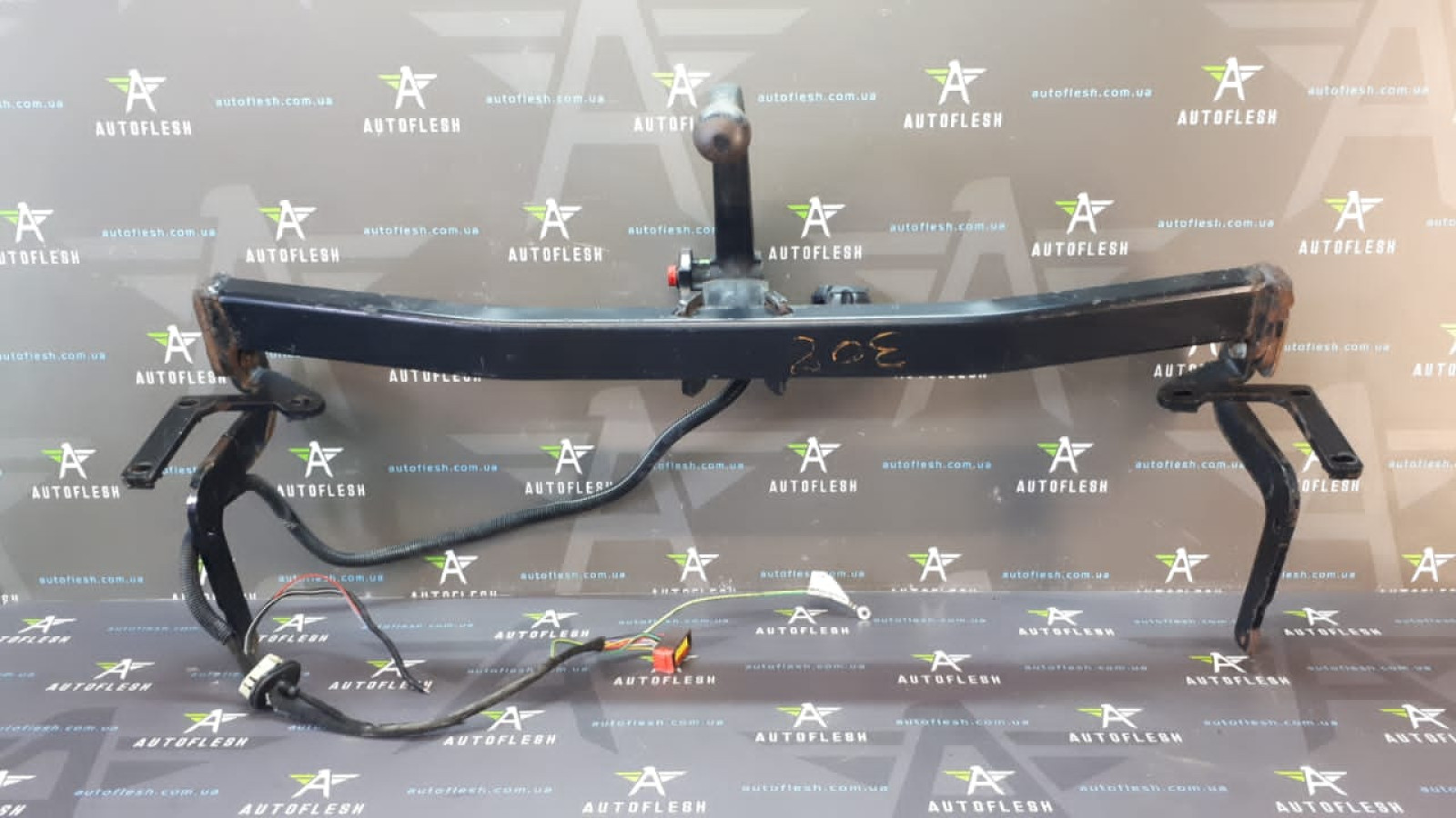 Б/у фаркоп/ прицепное устройство 1613362180 для Peugeot 308 II