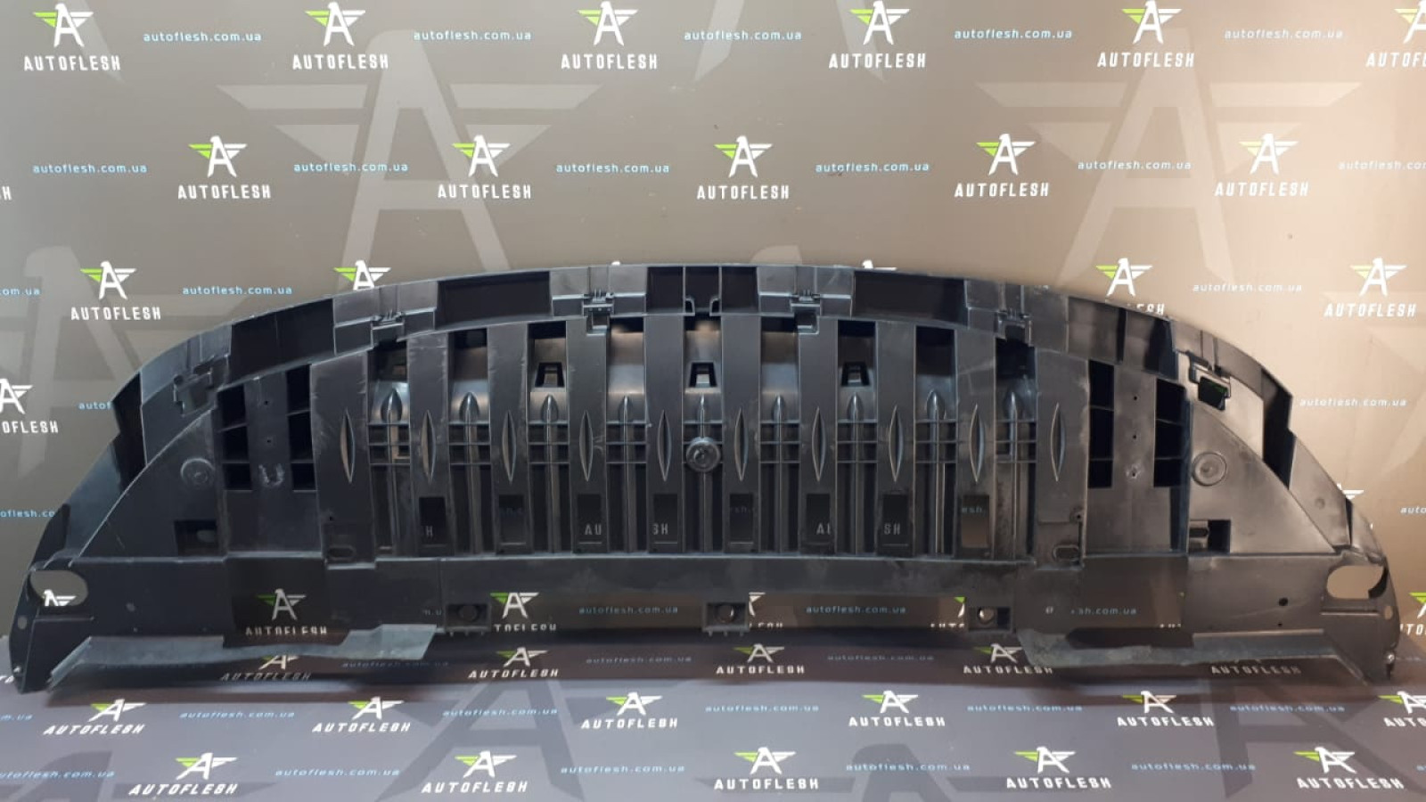 Б/у защита бампера/ защита двигателя передняя 622350003R для Renault Scenic III