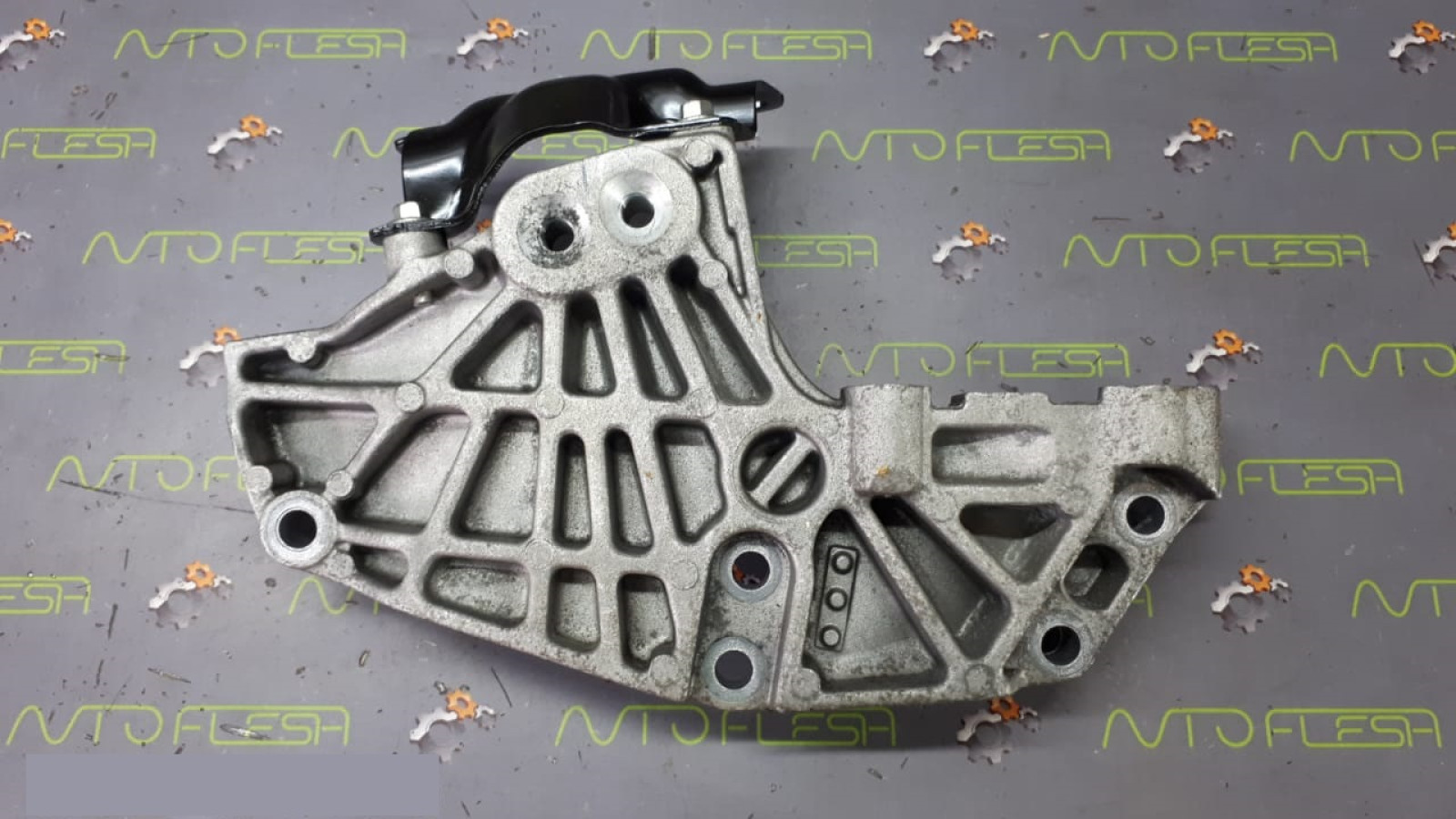 Б/у кронштейн крепления двигателя 8200399938, 2.0 dCi для Opel/ Nissan/ Renault