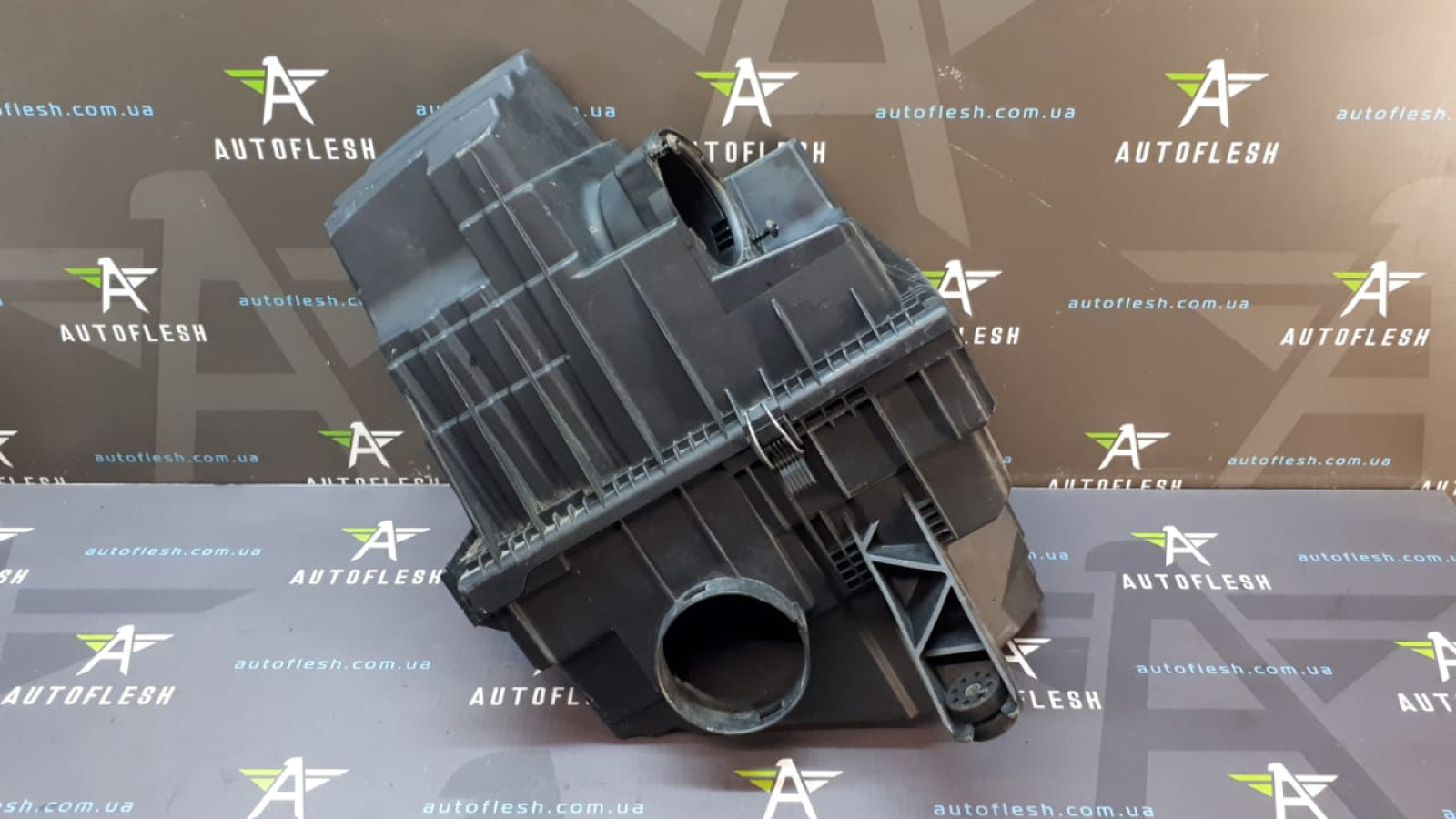 Б/у корпус воздушного фильтра 7H0129601J, 7H0129607F, 2.5 TDI для Volkswagen Transporter T5
