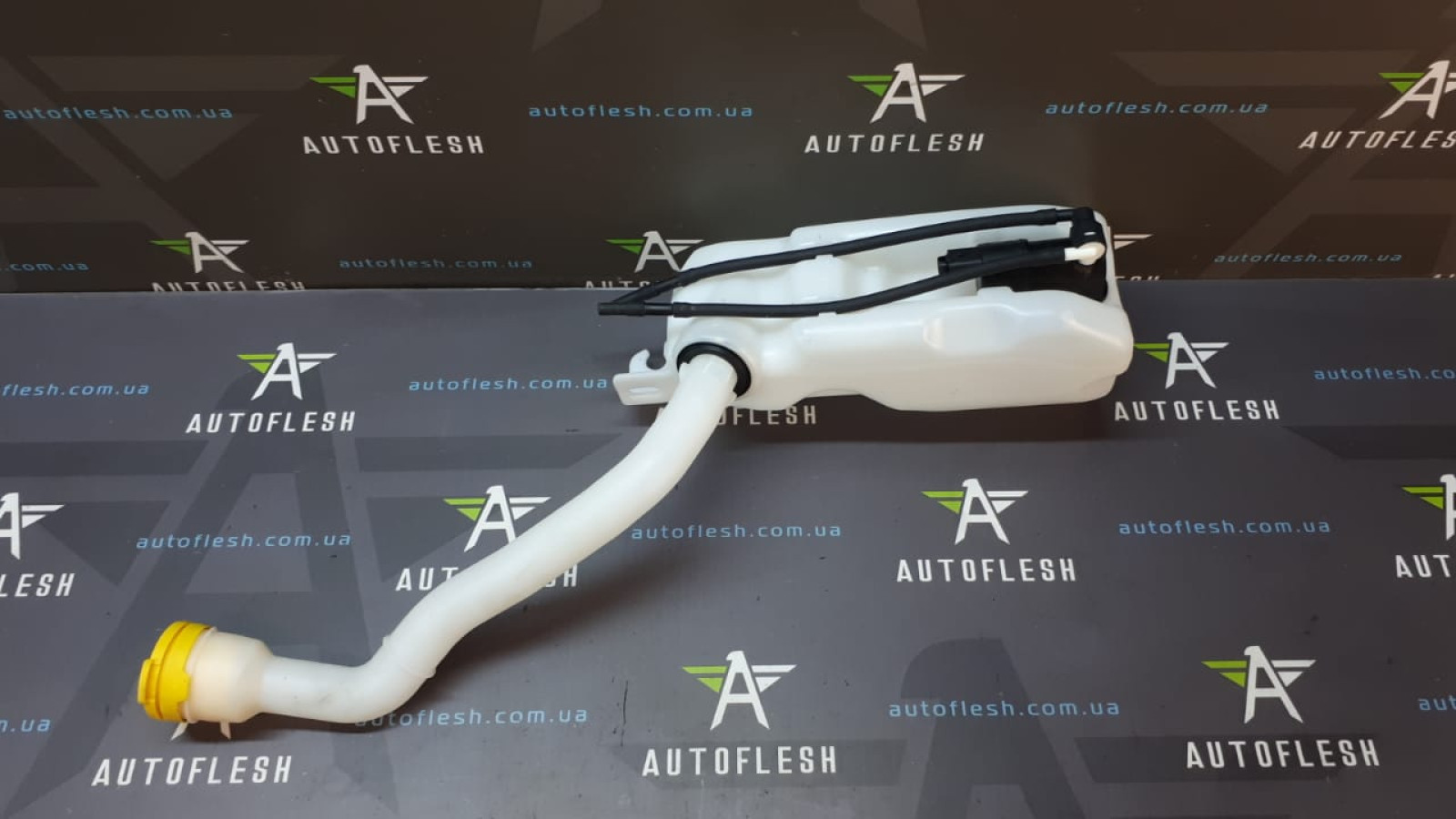 Б/у бачок омывателя в сборе 289107623R для Renault Zoe