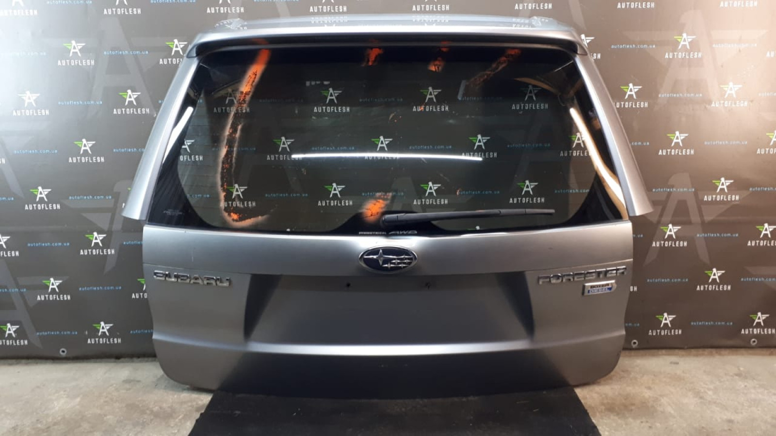 Б/у крышка багажника/ ляда (под спойлер) 60809SC0009P для Subaru Forester III Б/у крышка багажника/ ляда (под спойлер) 60809SC0009P для Subaru Forester III