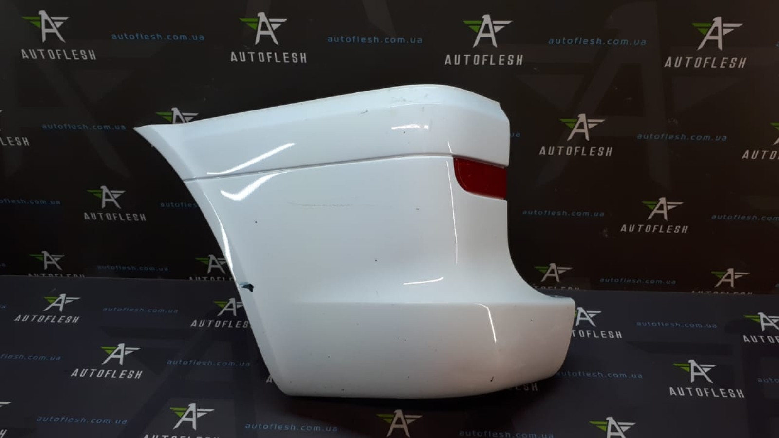 Б/у клык заднего бампера левый/ угол бампера A6398801471, 6398260440 для Mercedes Viano/ Vito