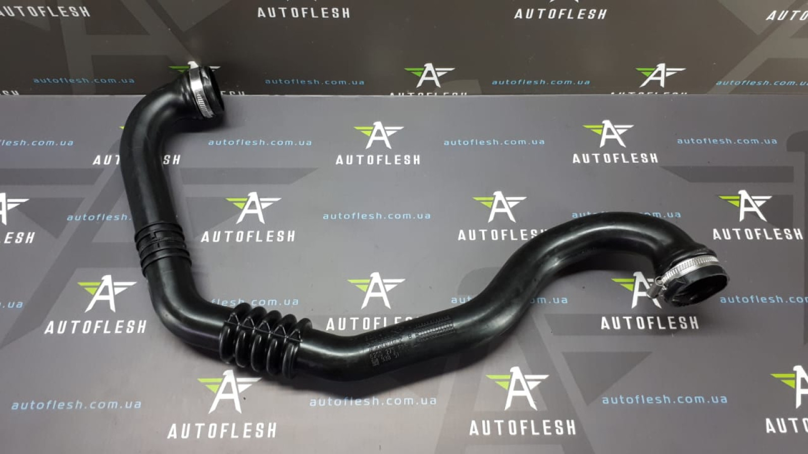 Б/у патрубок интеркулера 8200273825, 93851706 для Nissan Primastar/ Opel Vivaro/ Renault Trafic II