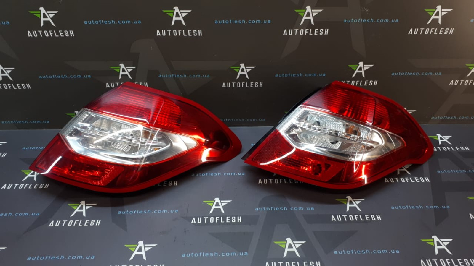 Б/у фонарь задний правый/ фара задняя 9687311980 для Citroen C4 II Б/у фонарь задний правый/ фара задняя 9687311980 для Citroen C4 II
