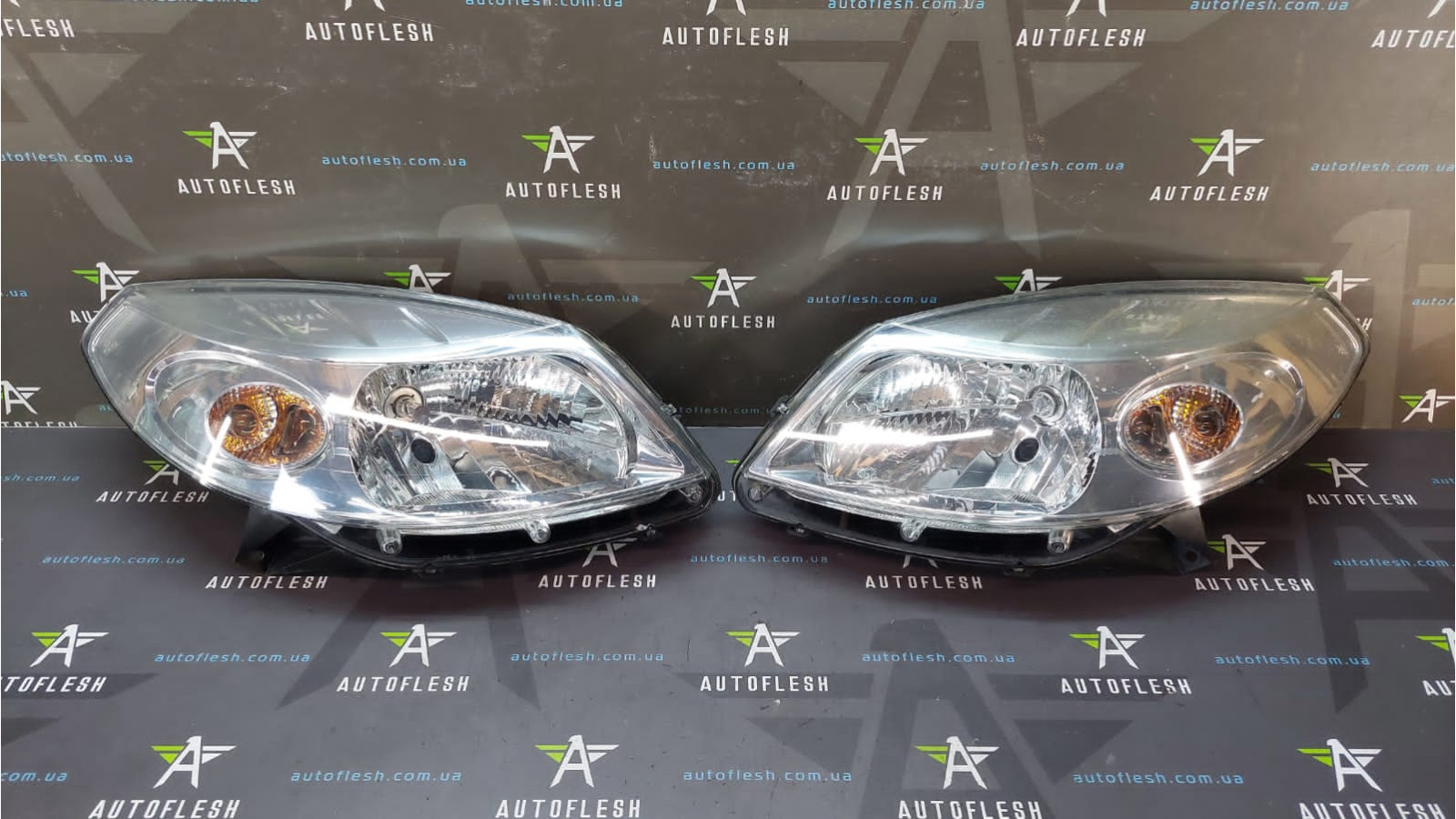 Б/у фара передняя левая/ правая 8200733877, 8200733878 для Dacia/ Renault Sandero Б/у фара передняя левая/ правая 8200733877, 8200733878 для Dacia/ Renault Sandero