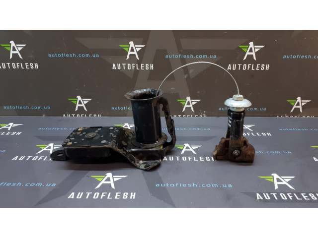 Б/у механизм крепления запаски 572111357R, 8200714128 для Renault Scenic II, III