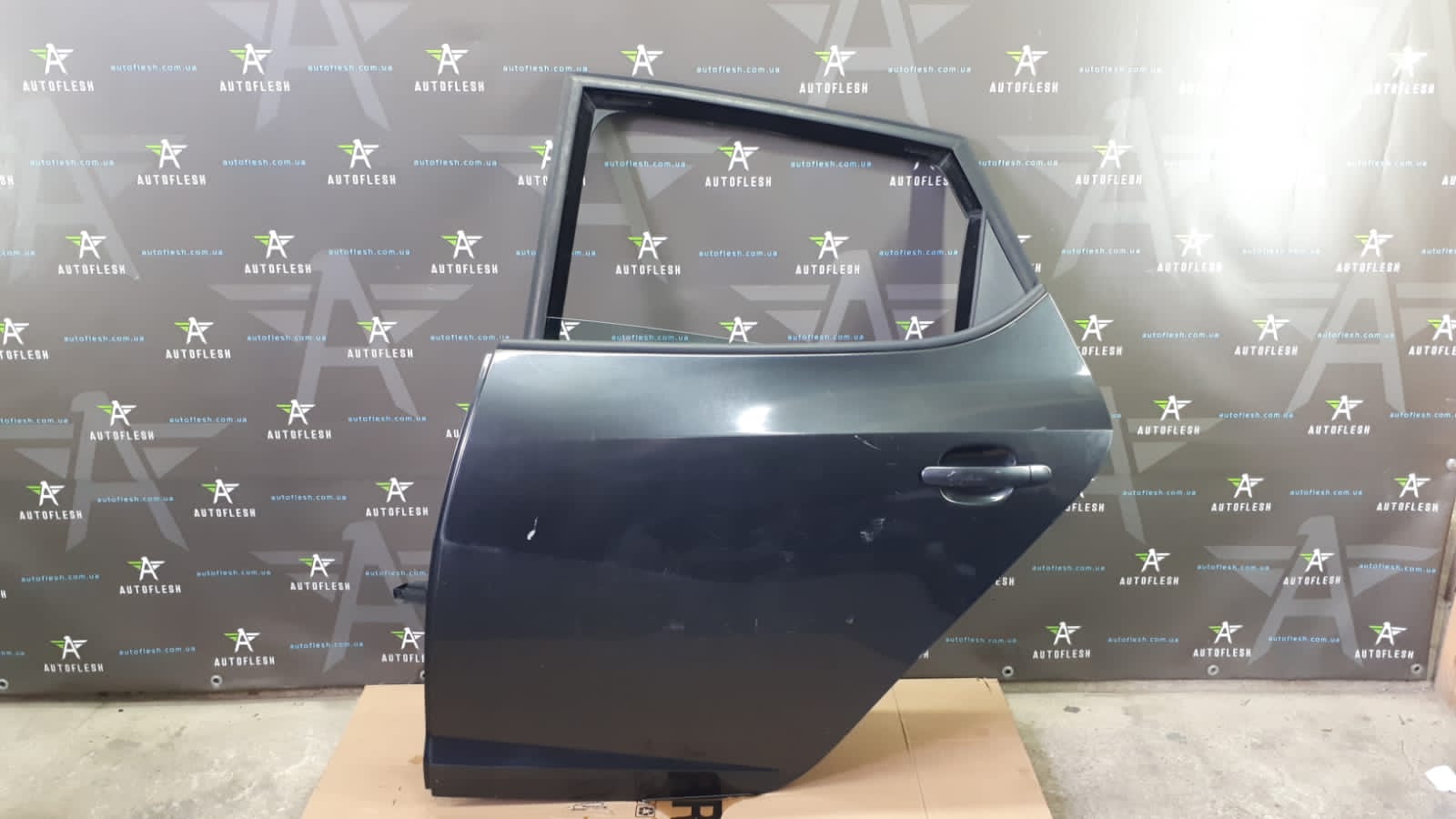 Б/у дверь задняя левая 6J4833055 для Seat Ibiza IV