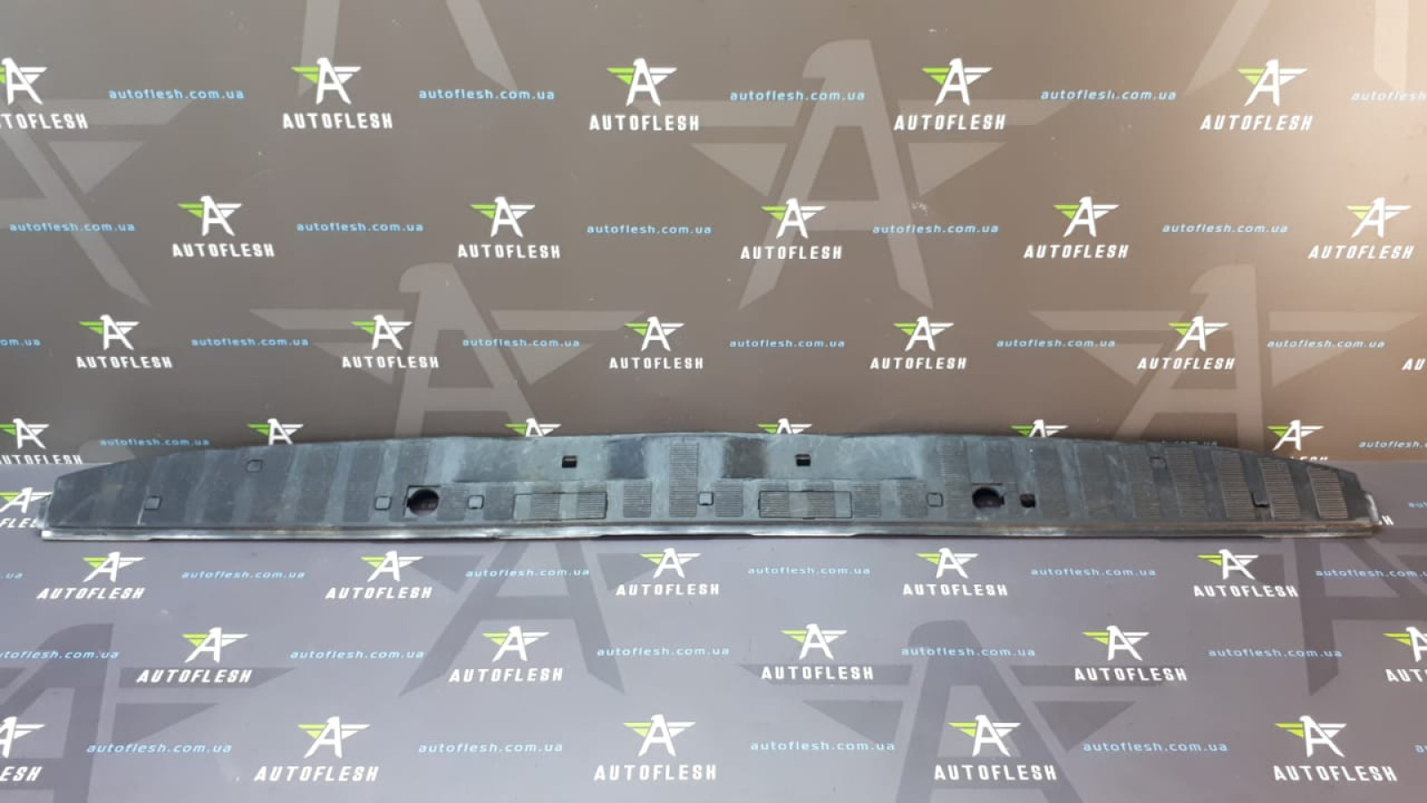 Б/у накладка задней панели A9066860074 для Mercedes Sprinter/ Volkswagen Crafter Б/у накладка задней панели A9066860074 для Mercedes Sprinter/ Volkswagen Crafter