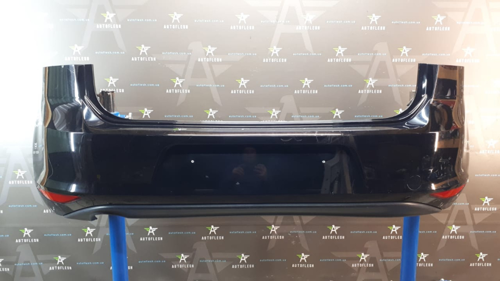 Б/у бампер задний в сборе 5G6807568B, 5G68C7421 для Volkswagen Golf VII
