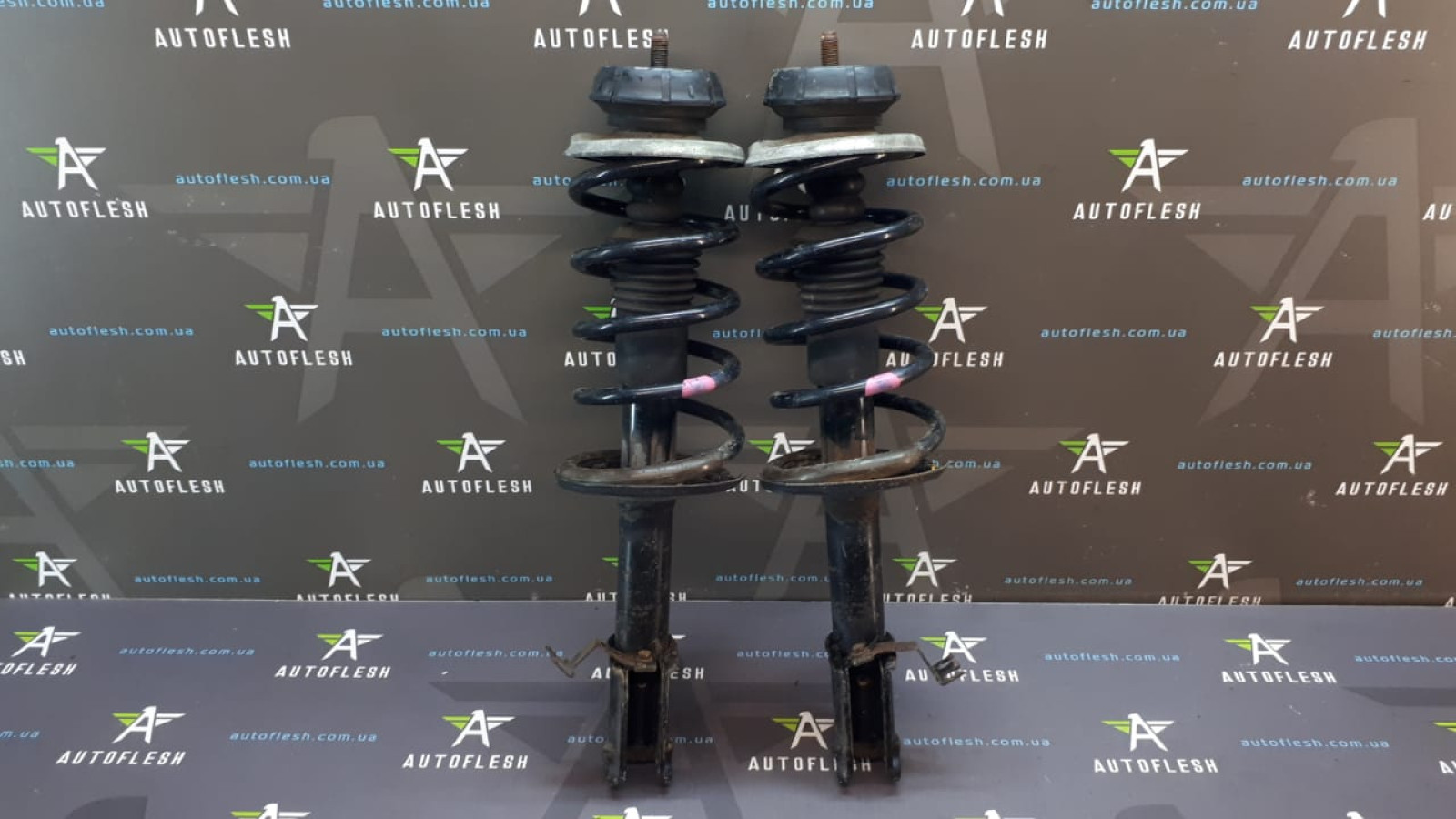Б/у амортизатор передний 543022344R для Dacia Logan, Sandero/ Renault Б/у амортизатор передний 543022344R для Dacia Logan, Sandero/ Renault