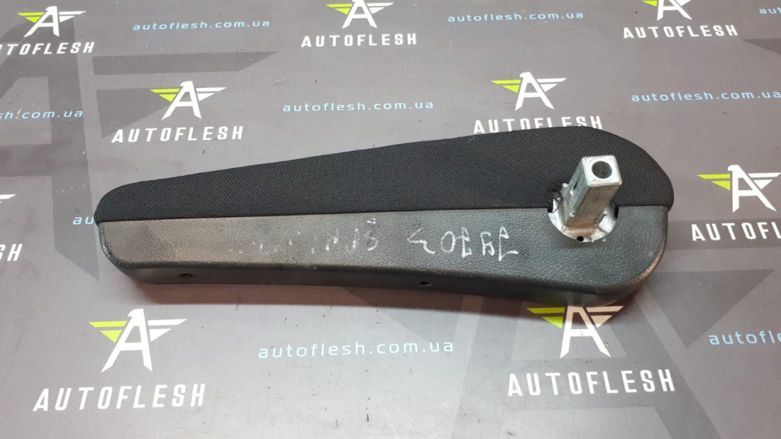 Б/у подлокотник водительского сиденья для Mercedes Sprinter, Vito/ Volkswagen Crafter Б/у подлокотник водительского сиденья для Mercedes Sprinter, Vito/ Volkswagen Crafter