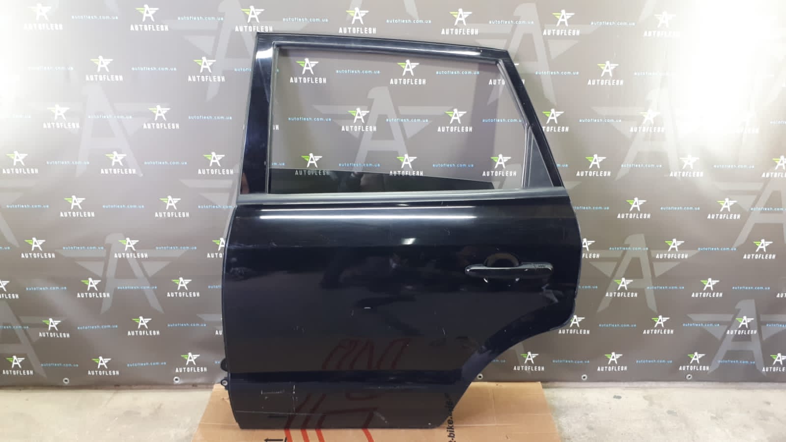 Б/у дверь задняя левая 770032E020 для Hyundai Tucson Б/у дверь задняя левая 770032E020 для Hyundai Tucson