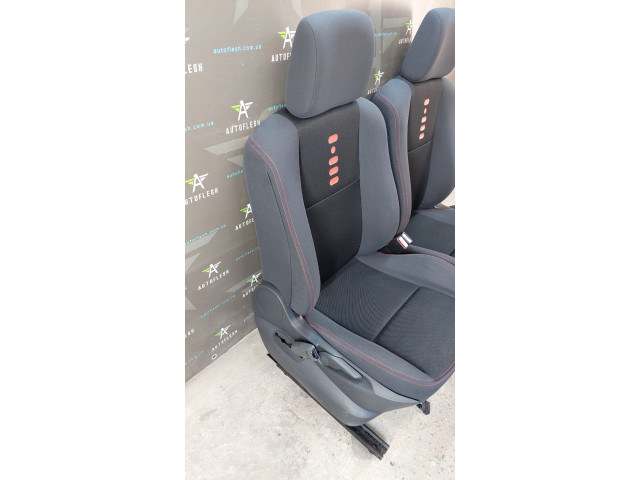 Б/у сиденья передние для Renault Megane II Extreme Б/у сиденья передние для Renault Megane II Extreme