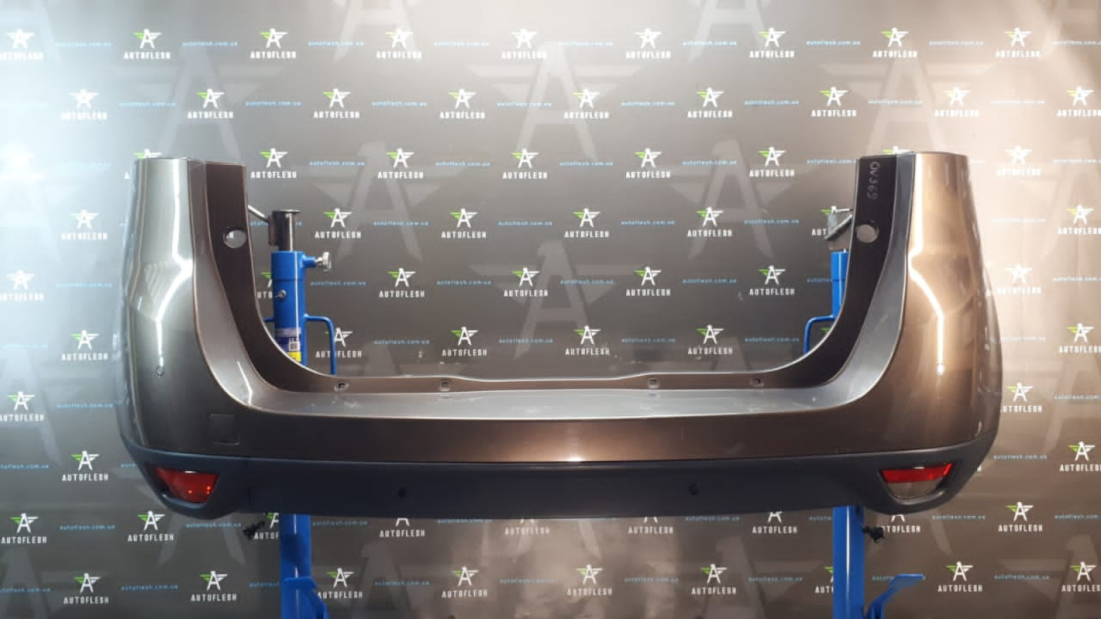 Б/у бампер задний в сборе под парктроник для Renault Grand Scenic III