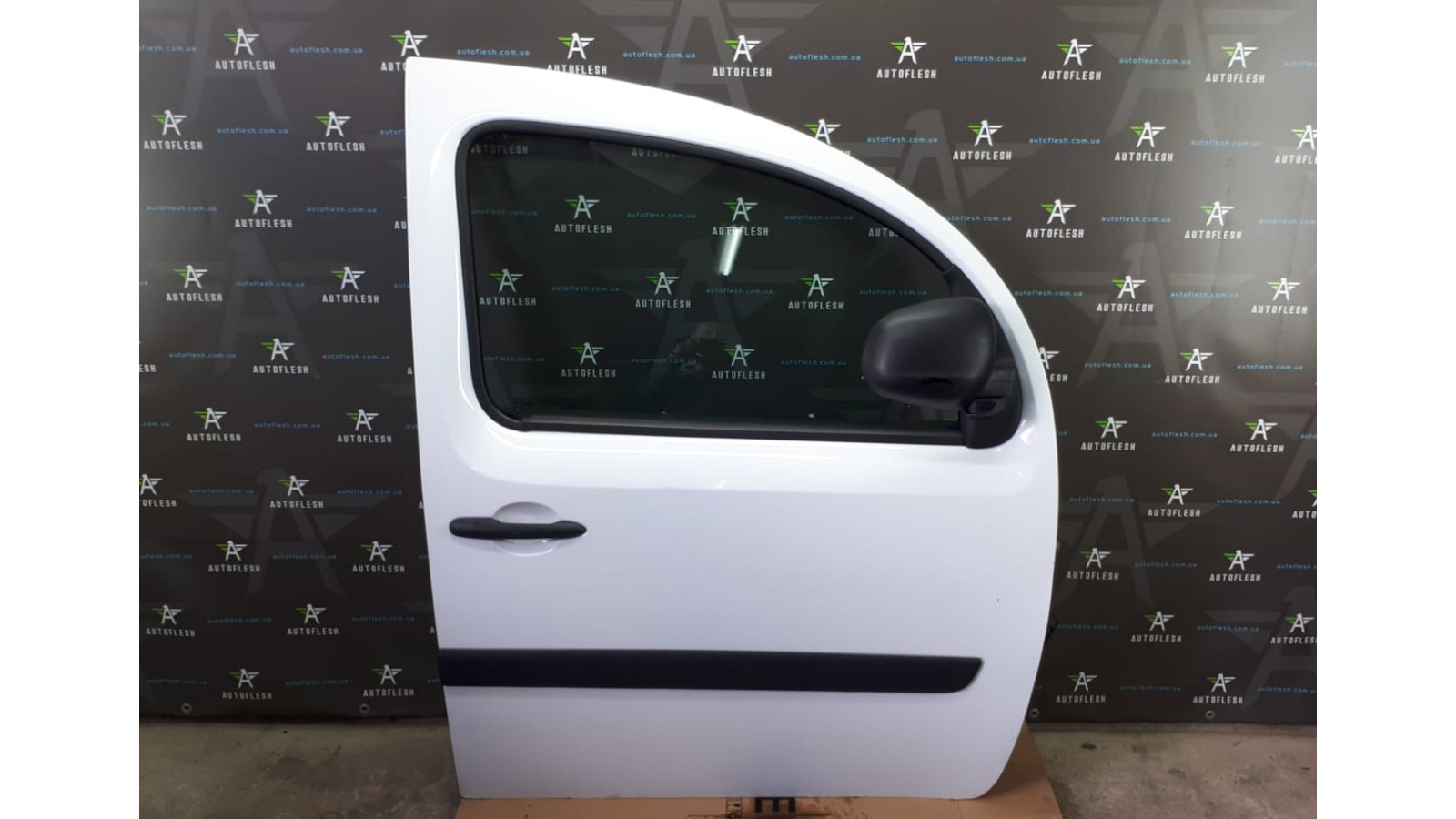 Б/у дверь передняя правая 801004234R для Renault Kangoo II Б/у дверь передняя правая 801004234R для Renault Kangoo II