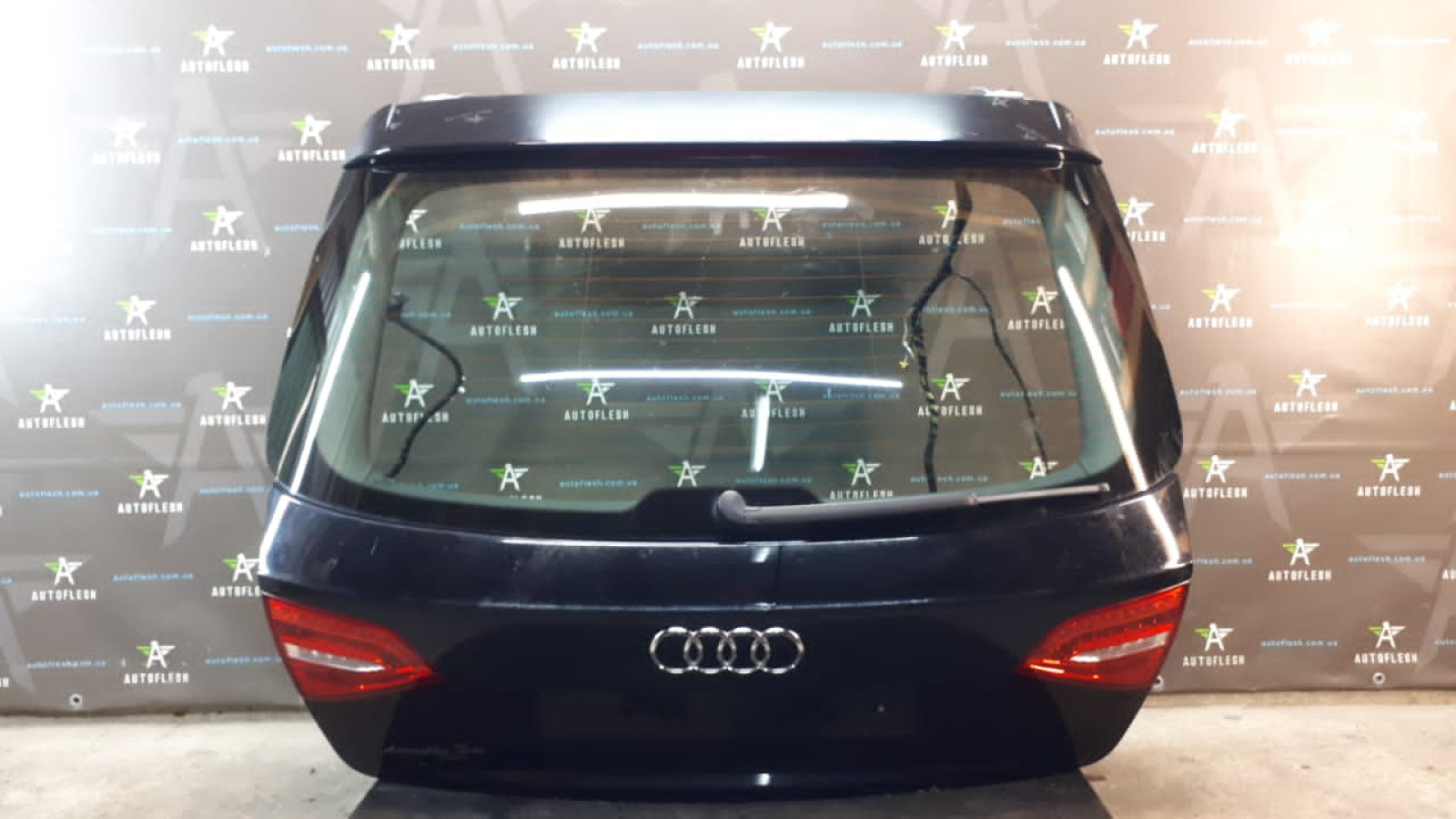 Б/у крышка багажника/ ляда в сборе 8K9827023, 8K9827933B для Audi A4 Avant