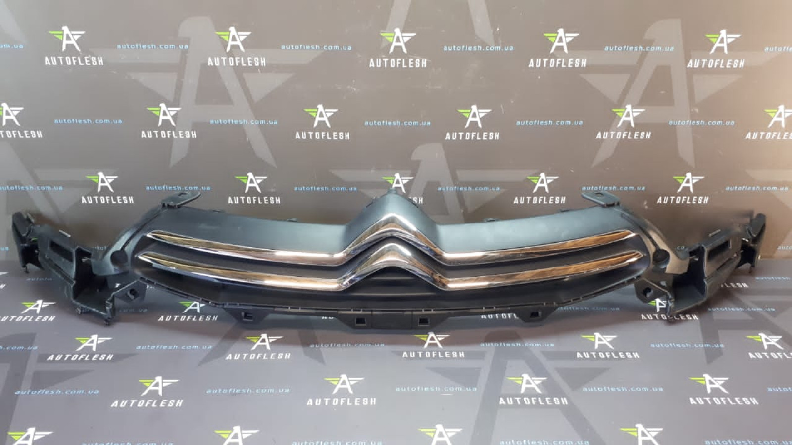 Б/у решетка радиатора со значком 7422R3, 9687946280, 745385 для Citroen C4 II