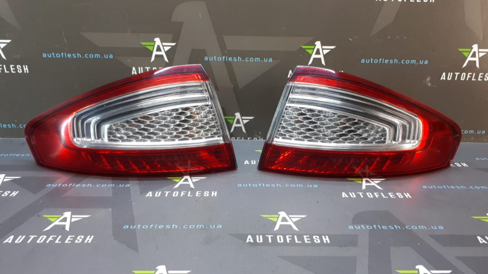 Б/у фонарь задний хэтчбек 1767491, 1767495 для Ford Mondeo IV