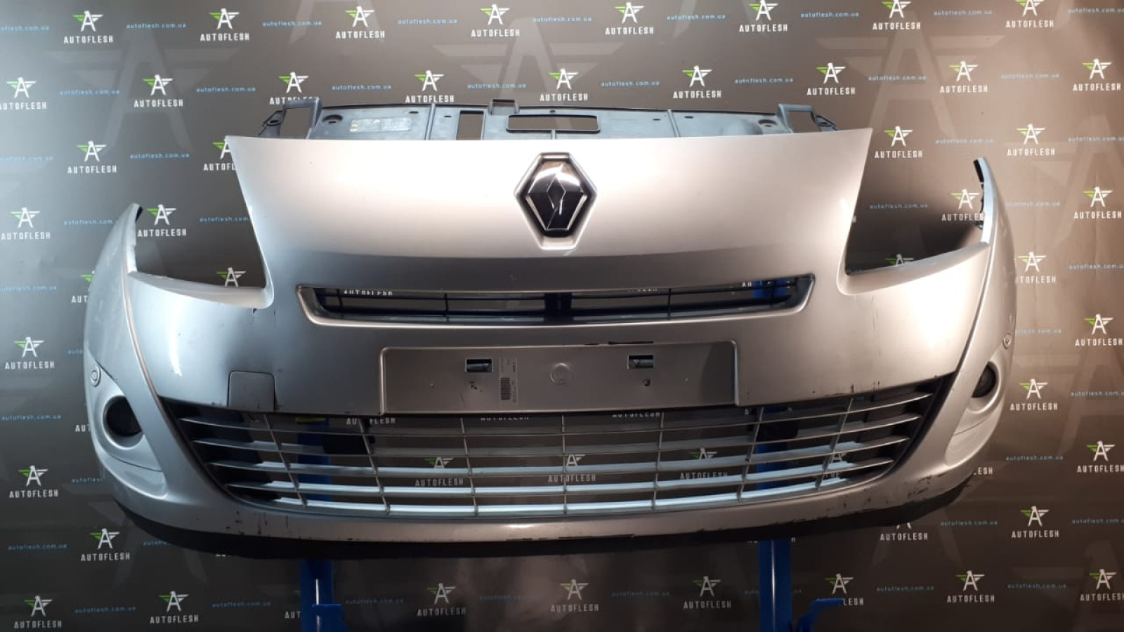 Б/у бампер передний в сборе (парктроник/ туманки) для Renault Grand Scenic III