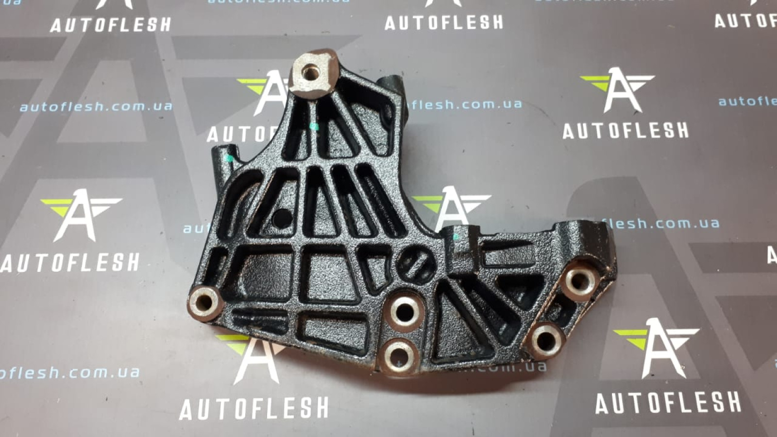 Б/у кронштейн двигателя правый 112318873R, 2.0 DCi для Renault Koleos