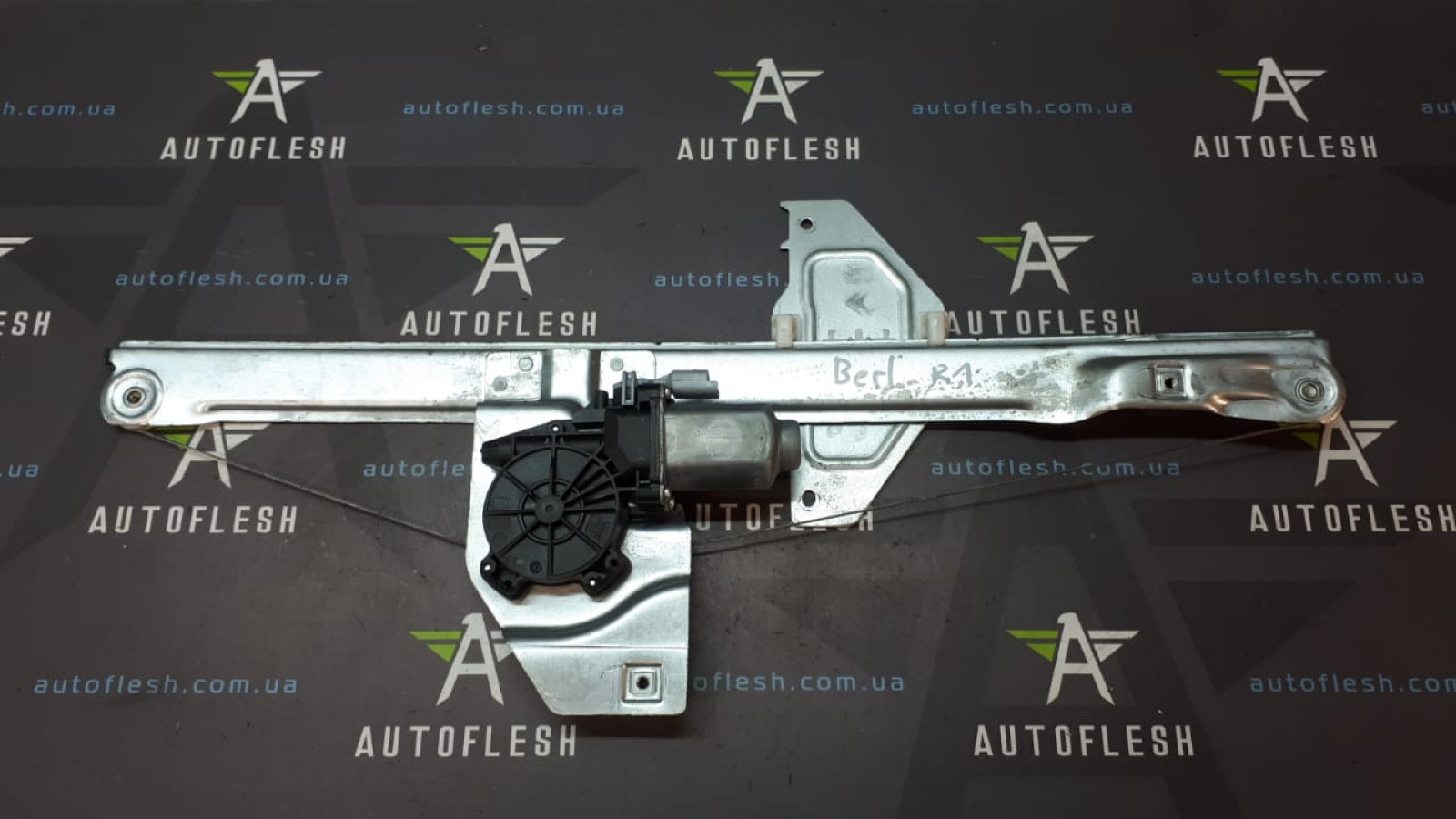 Б/у стеклоподъемник передний правый 9680557880 для Citroen Berlingo/ Peugeot Partner