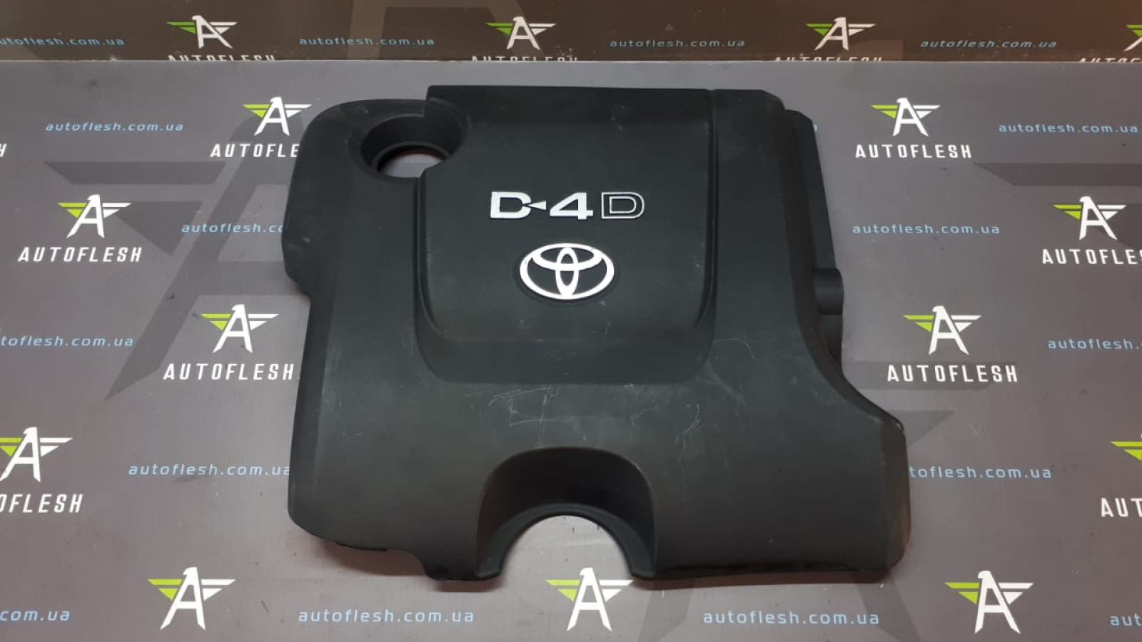 Б/у крышка двигателя декоративная 126110N030 для Toyota Yaris