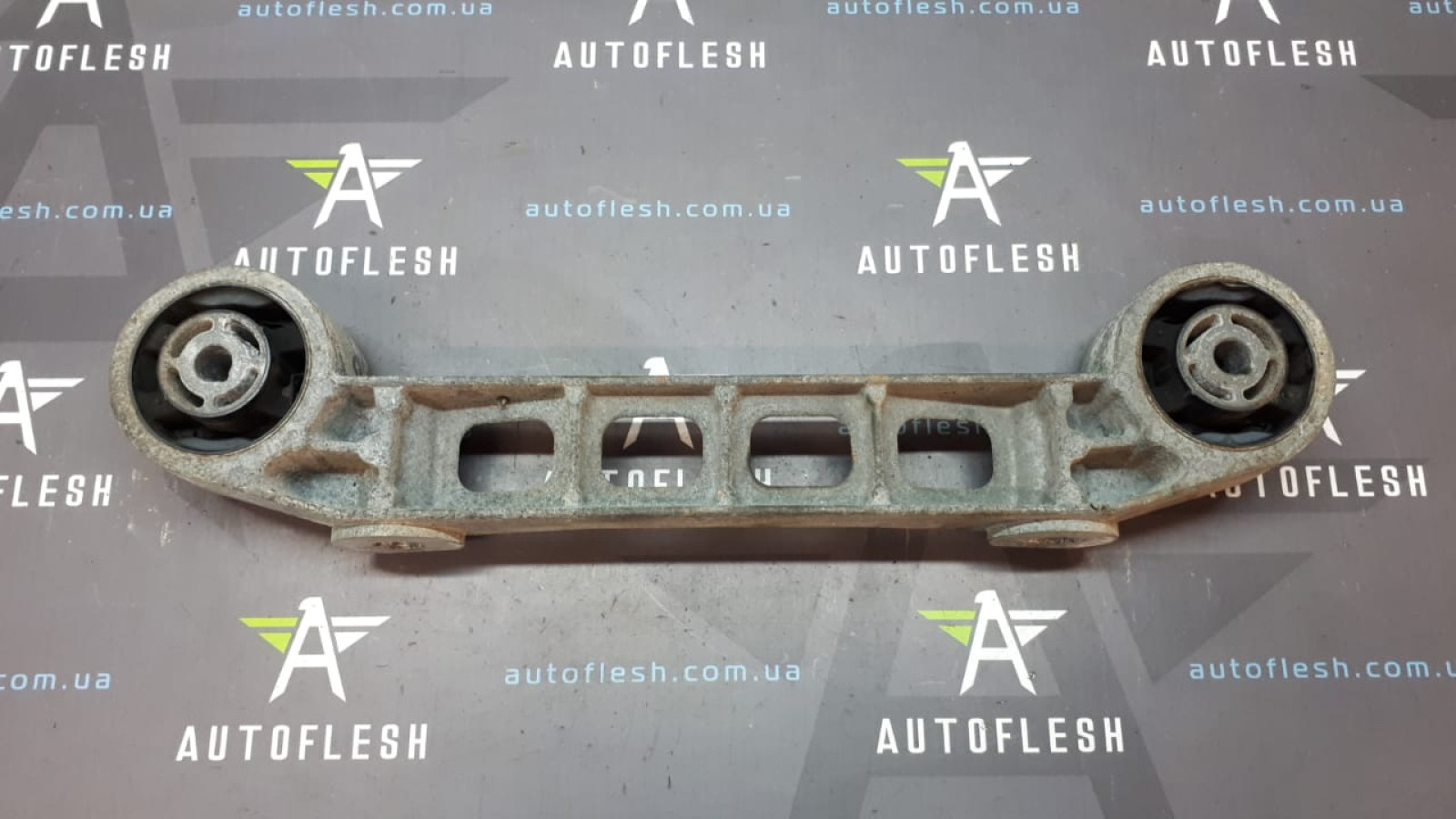 Б/у кронштейн редуктора A6393530347, A6399880510 для Mercedes Viano/ Vito